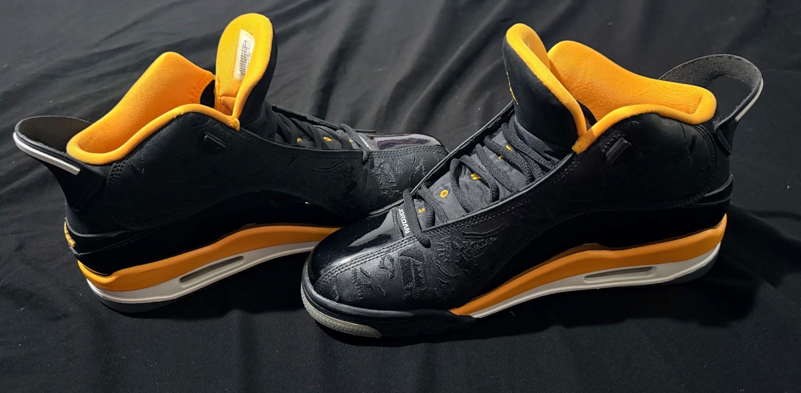 Excellent condition Jordan Dub Zero sneakers in a black and yellow colorway. The