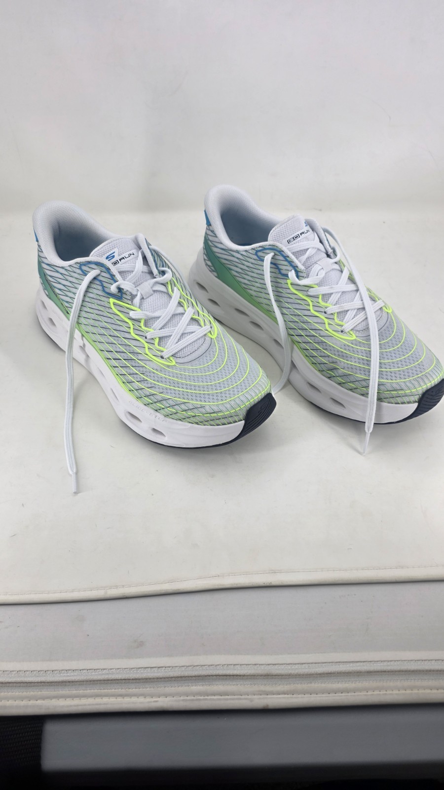 Sketcher Max Sapphire White/Green – Men’s Slip-Ins Size 11