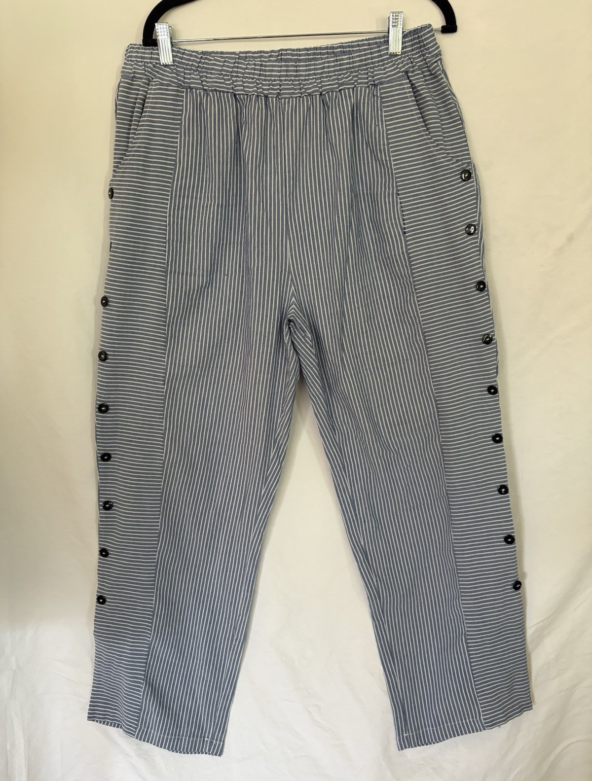 Women’s Blue/White Striped Pull-On Ankle Pants Side Buttons fits like 2x not 4x