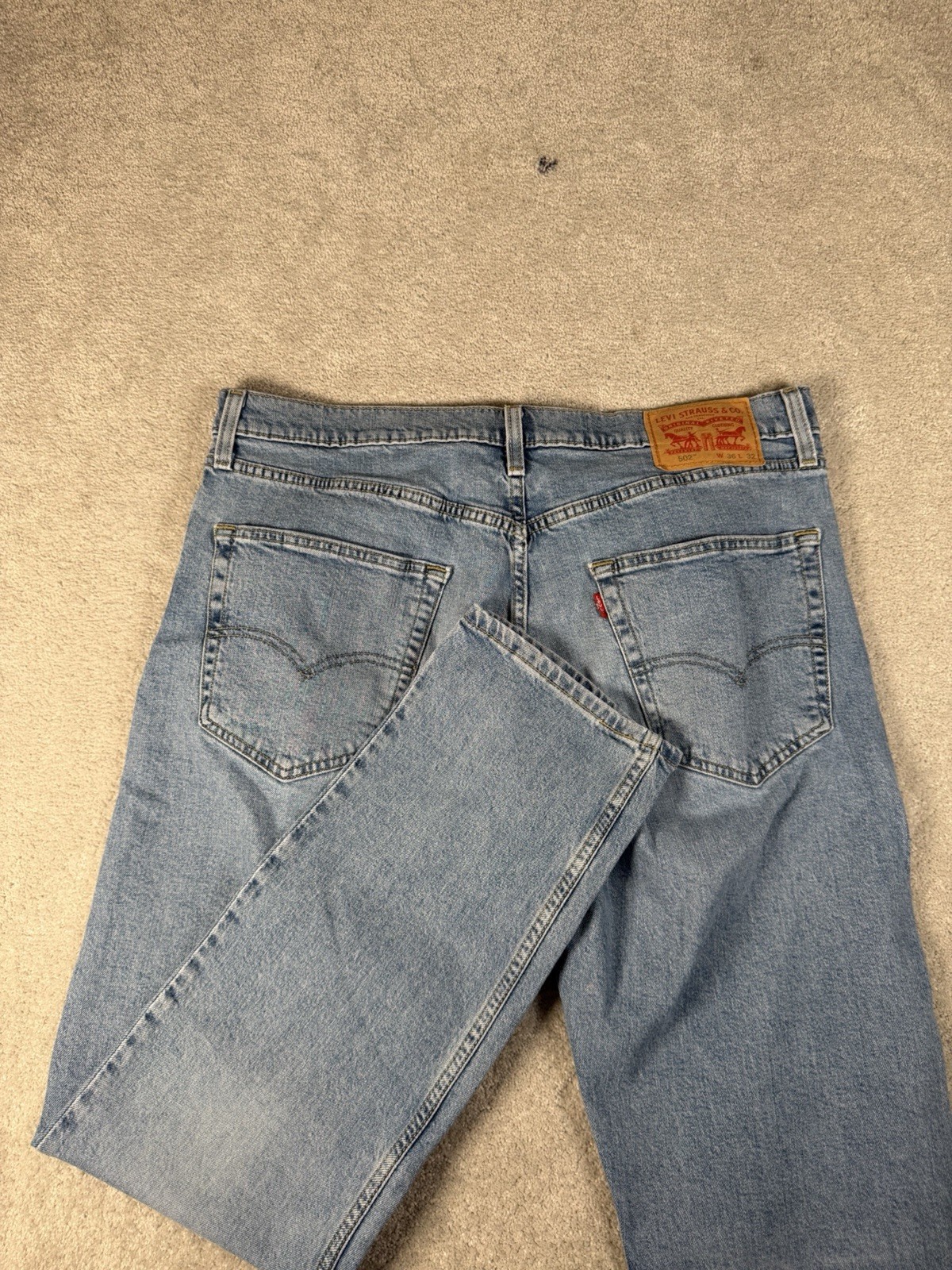 Levi’s 502 Taper Fit Jeans Men 36×32 Light Blue Denim Dad Jeans Classic Red Tab