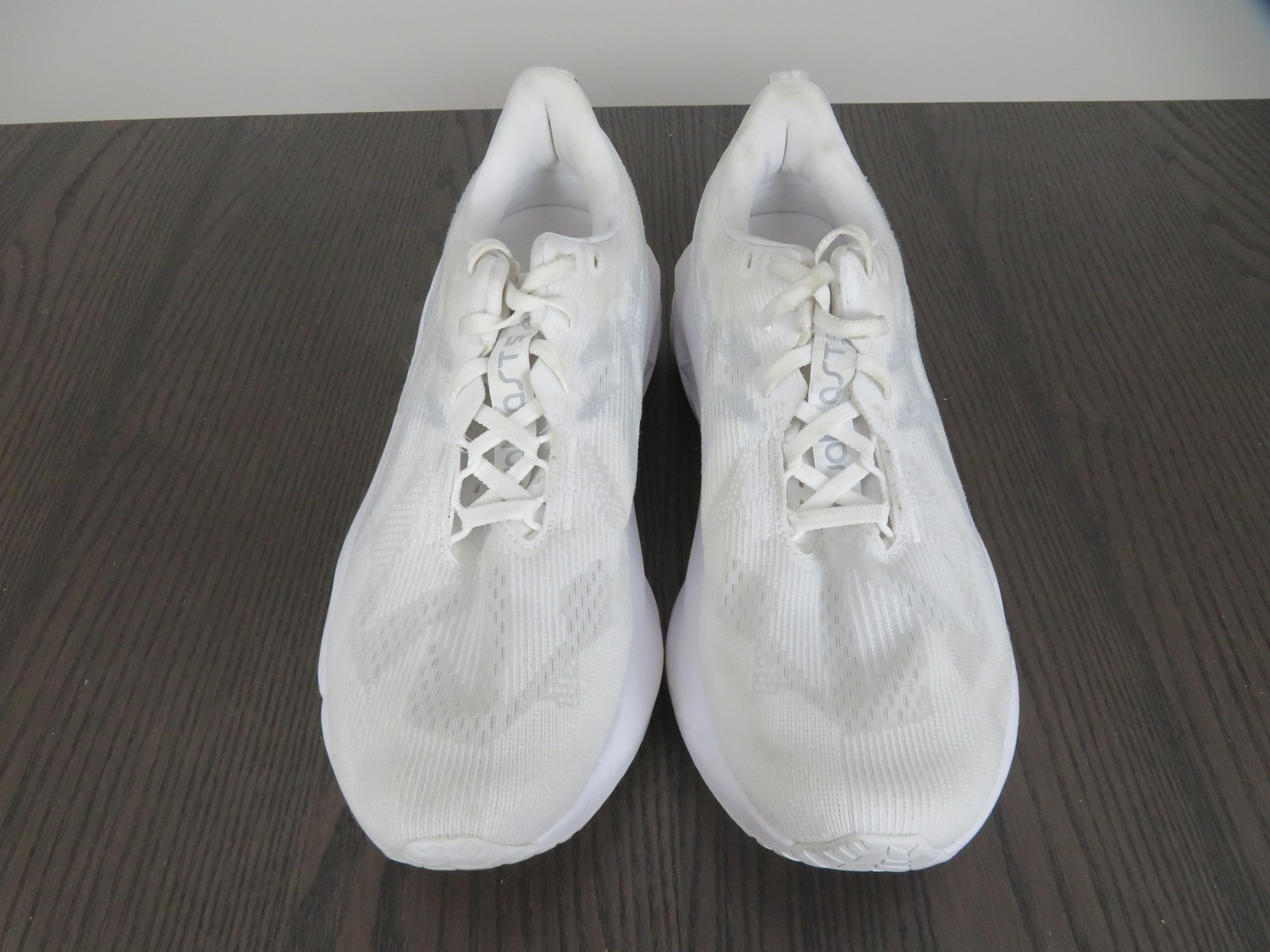 Asics Novablast 5 Shoes Womens 9.5 White Running Sneakers 1012B765 Road Gym