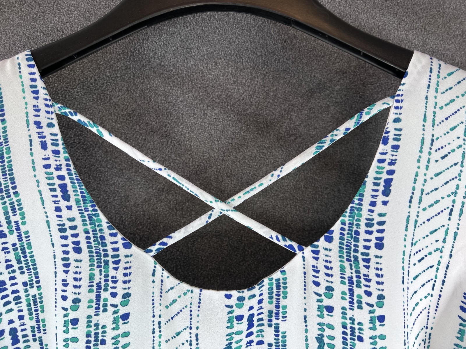 Apt. 9 White Short Sleeve Cold Shoulder Lined Top Blue Green Pattern XL 011