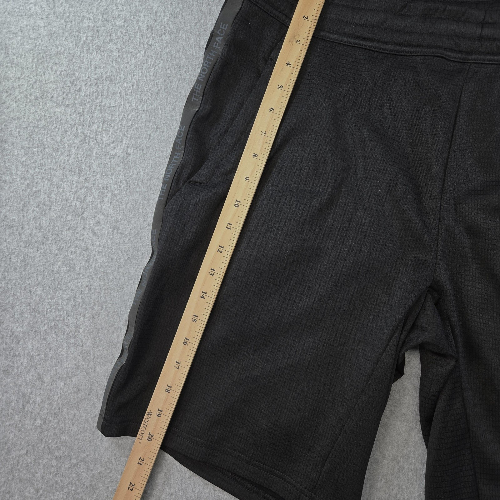 The North Face Shorts Mens L Black Fleece Polyester Elastic Waist 10in