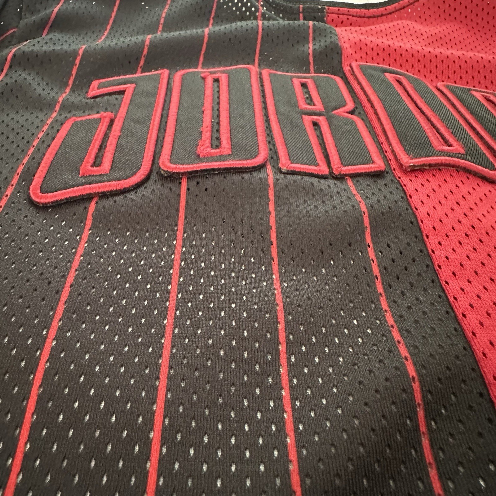 Jordan Play Off Game Grade School Jersey Med Black/Gym Red) Small