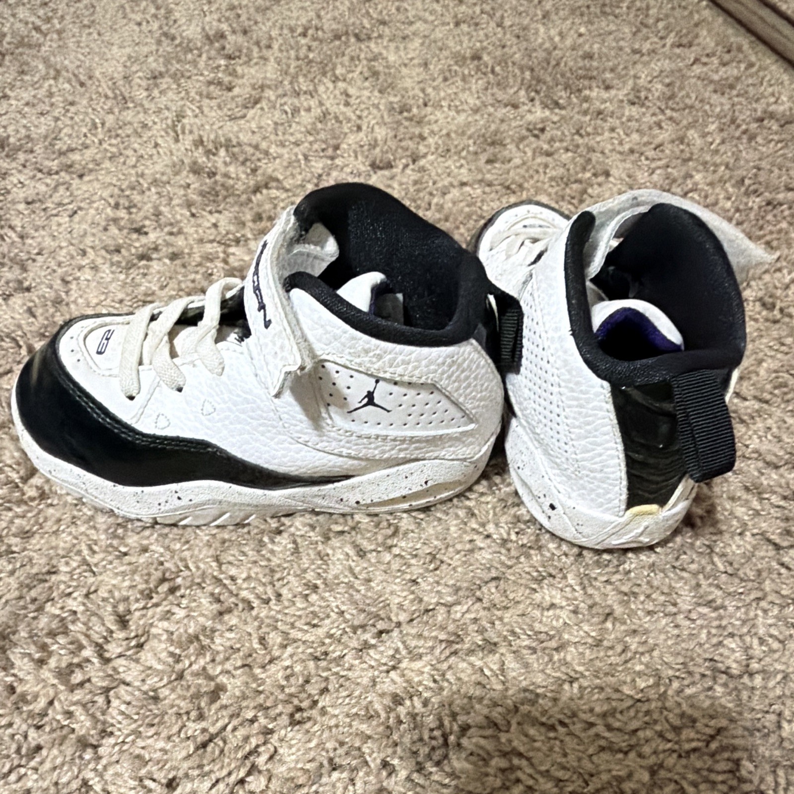 Jordan 23 Unisex Kids Size 8 White/Black Mid Top Leather Strap Sneakers