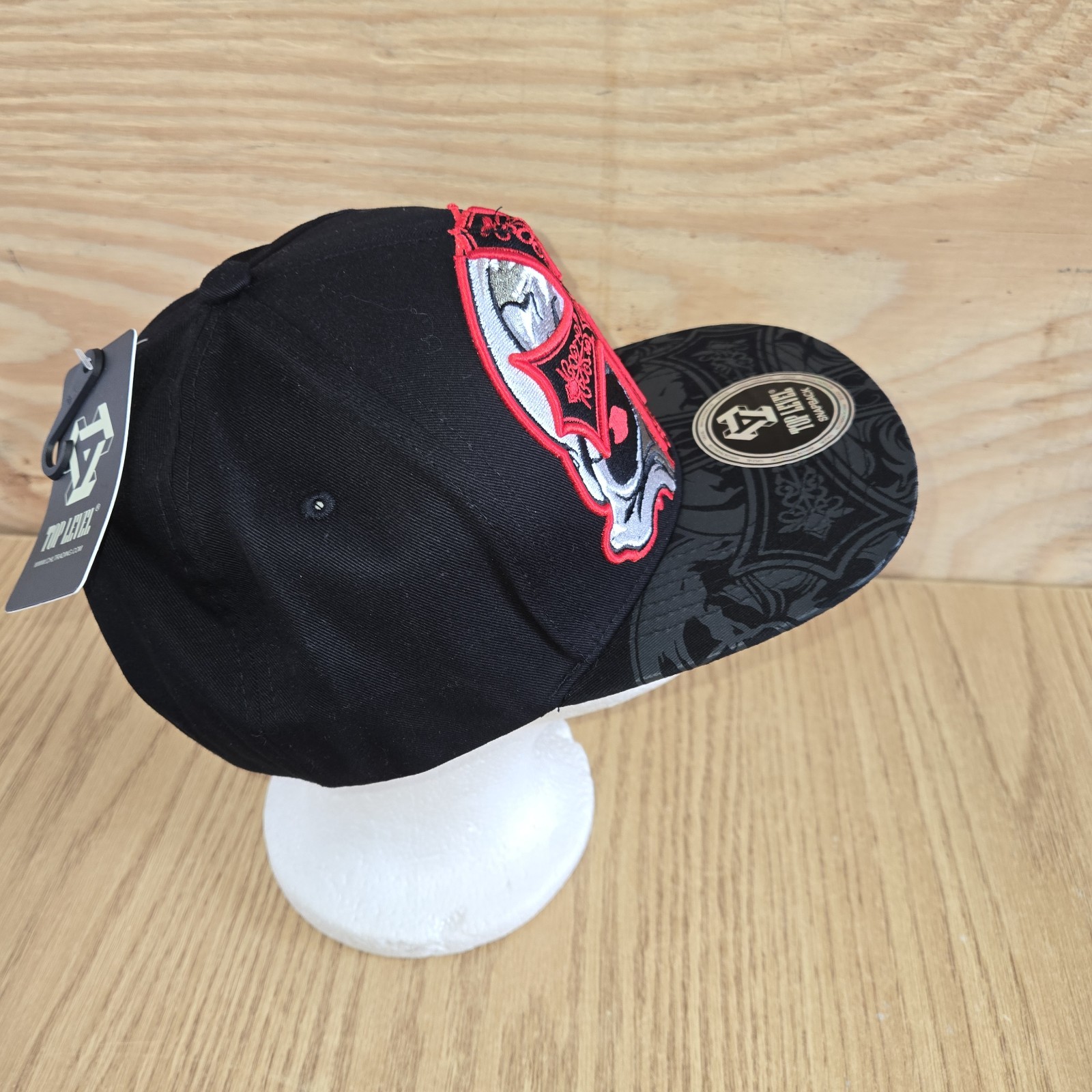 Top Level Hat Skull Head Red Eye Cross Design Black Adj Snap NWT