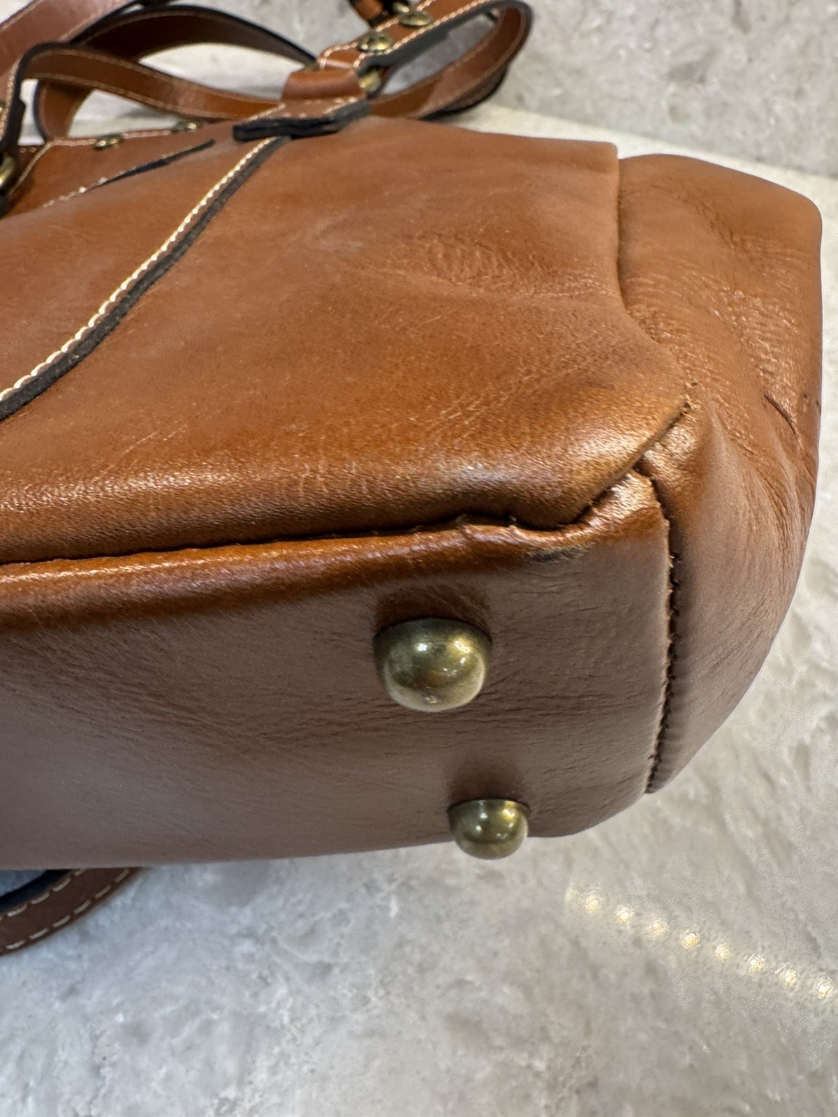 Patricia Nash Leather Tote Clean! Zip closure. Crossbody strap.