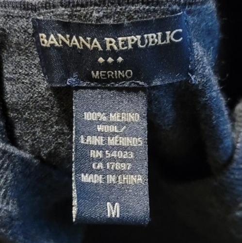 Banana Republic Extra Fine 100% Merino Wool Size M CHARCOAL V neck Men Sweater