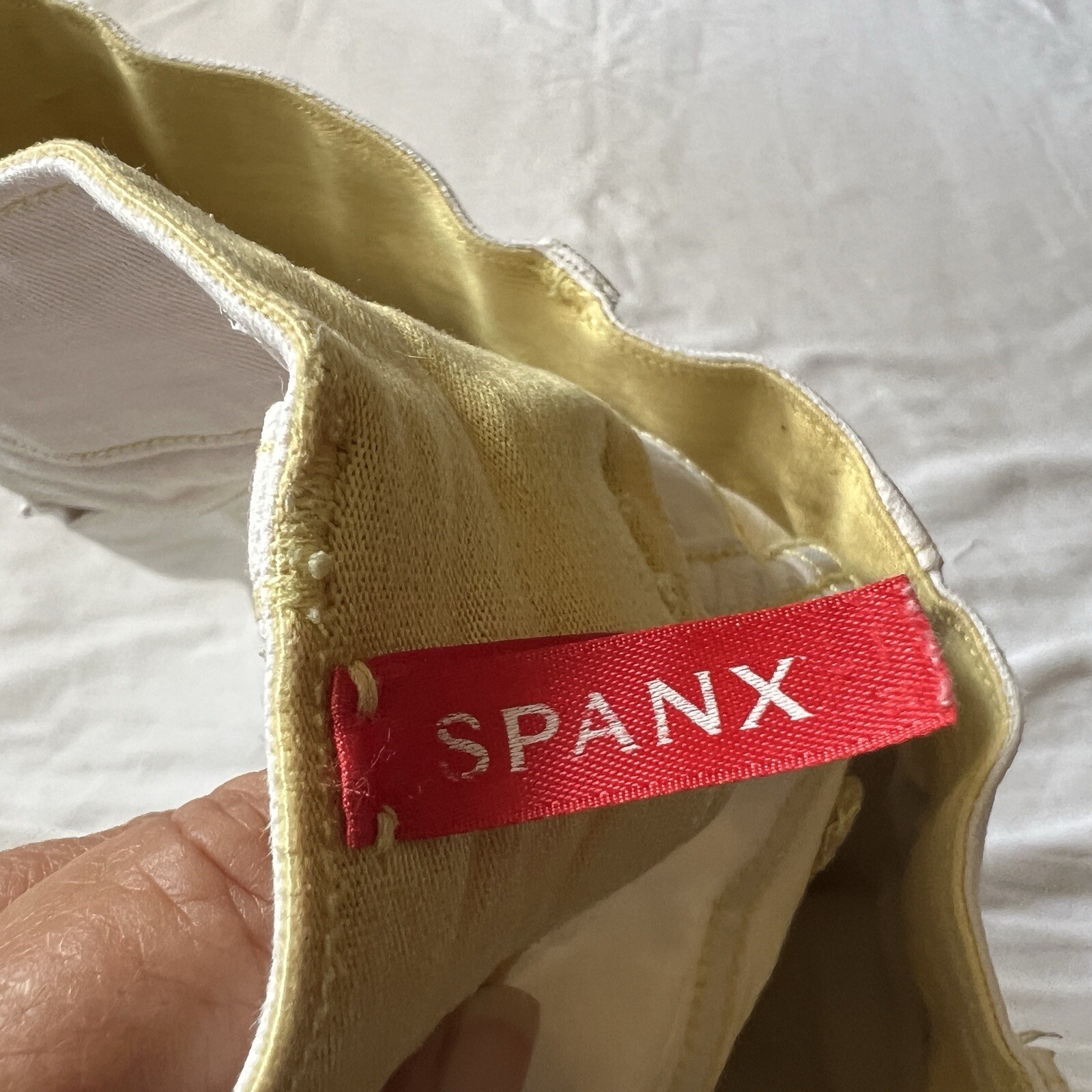 Spanx Stretch Twill Shorts Pull On Ivory W/Yellow Trim Women’s Size SP 26W
