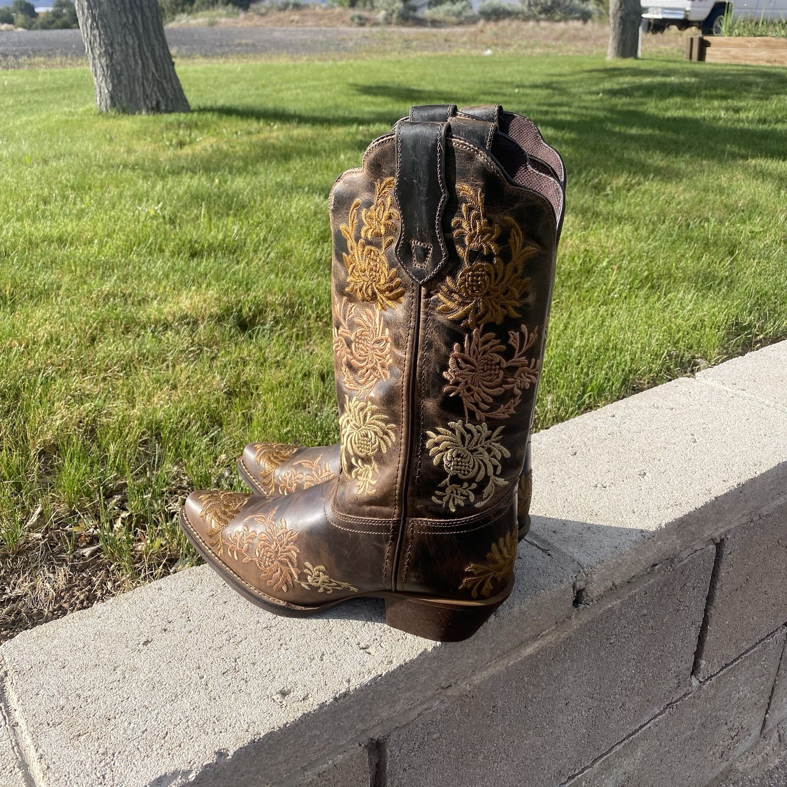 Laredo Womens Sylvan Embroidered Floral Tobacco Brown Leather Boots Size 8 & 9