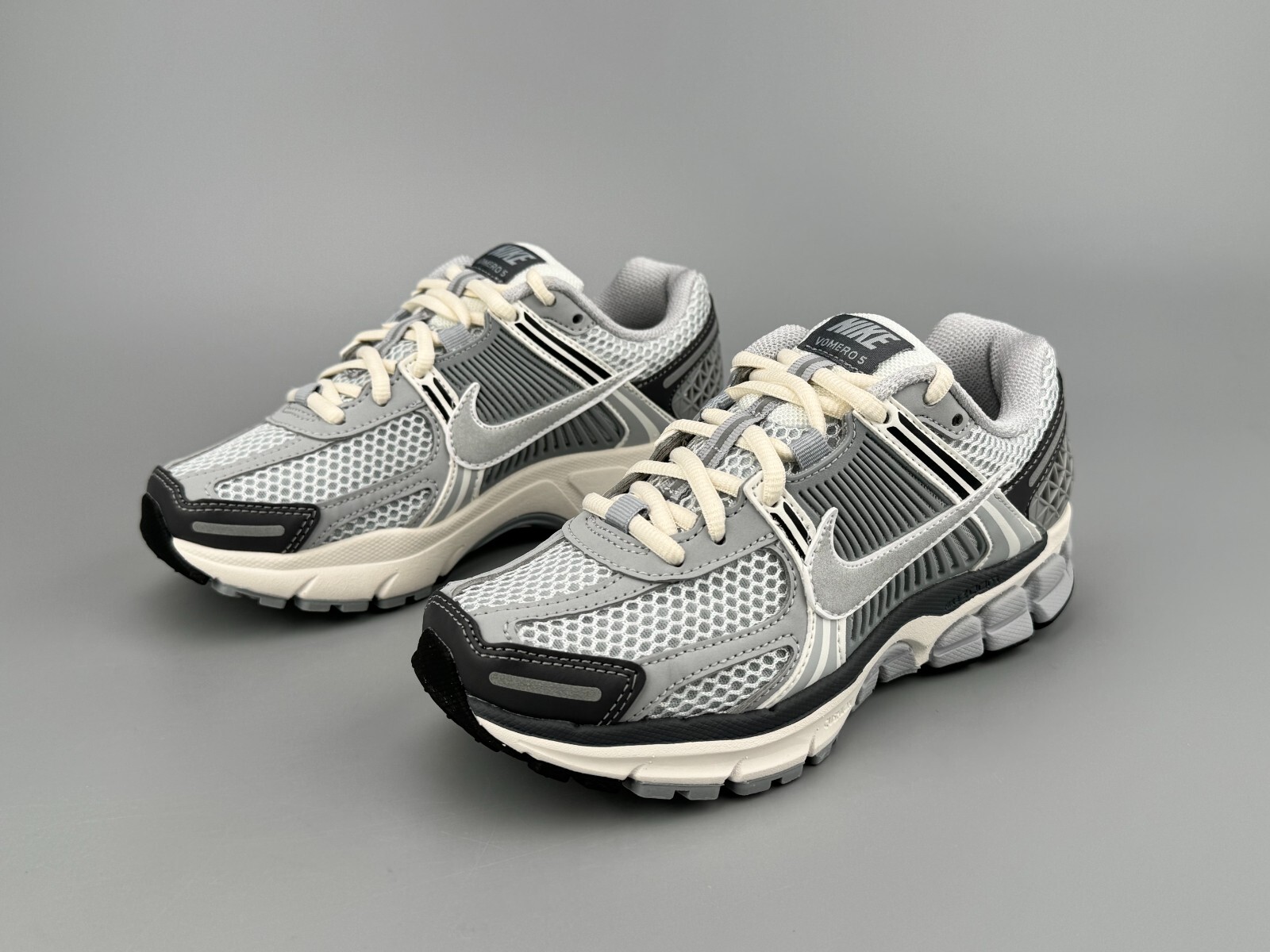 Nike Zoom Vomero 5 Photon Dust Metallic Silver