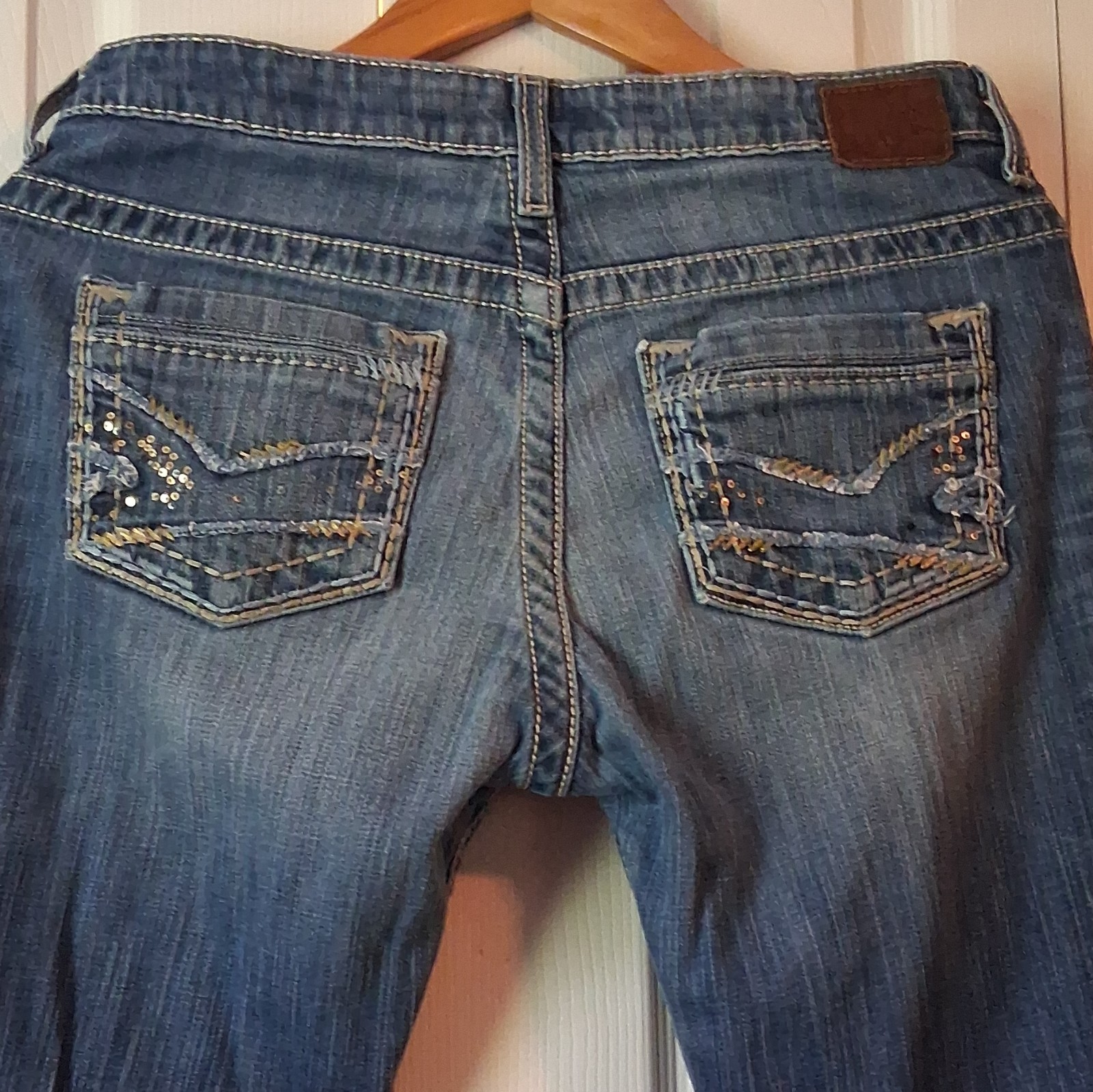 BKE Women’s Bootcut Jeans Blue Medium Wash Low Rise 5-Pocket Button Accents