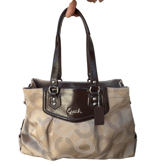 NWT Coach Madison Maggie Shoulder Bag Womens Medium Brown Optic Signature