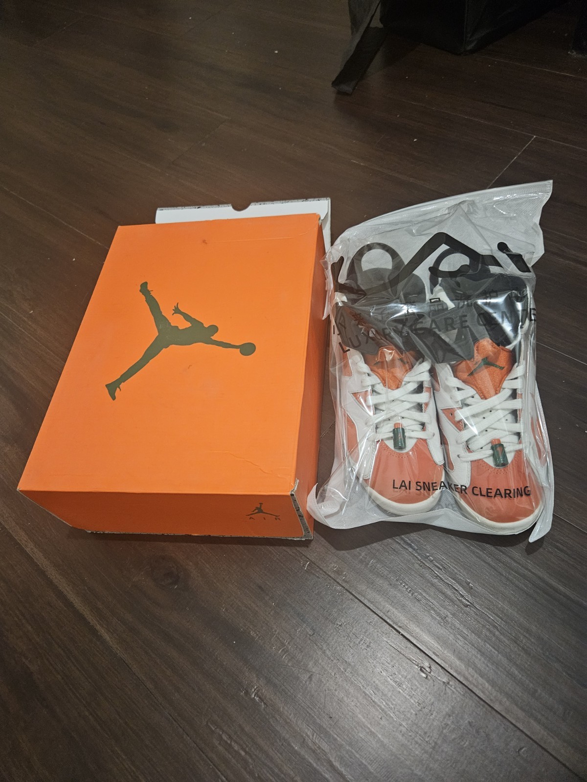 Jordan Air Jordan 6 Retro Men’s Lace-Up Sneakers White/Orange/Black w/ Box