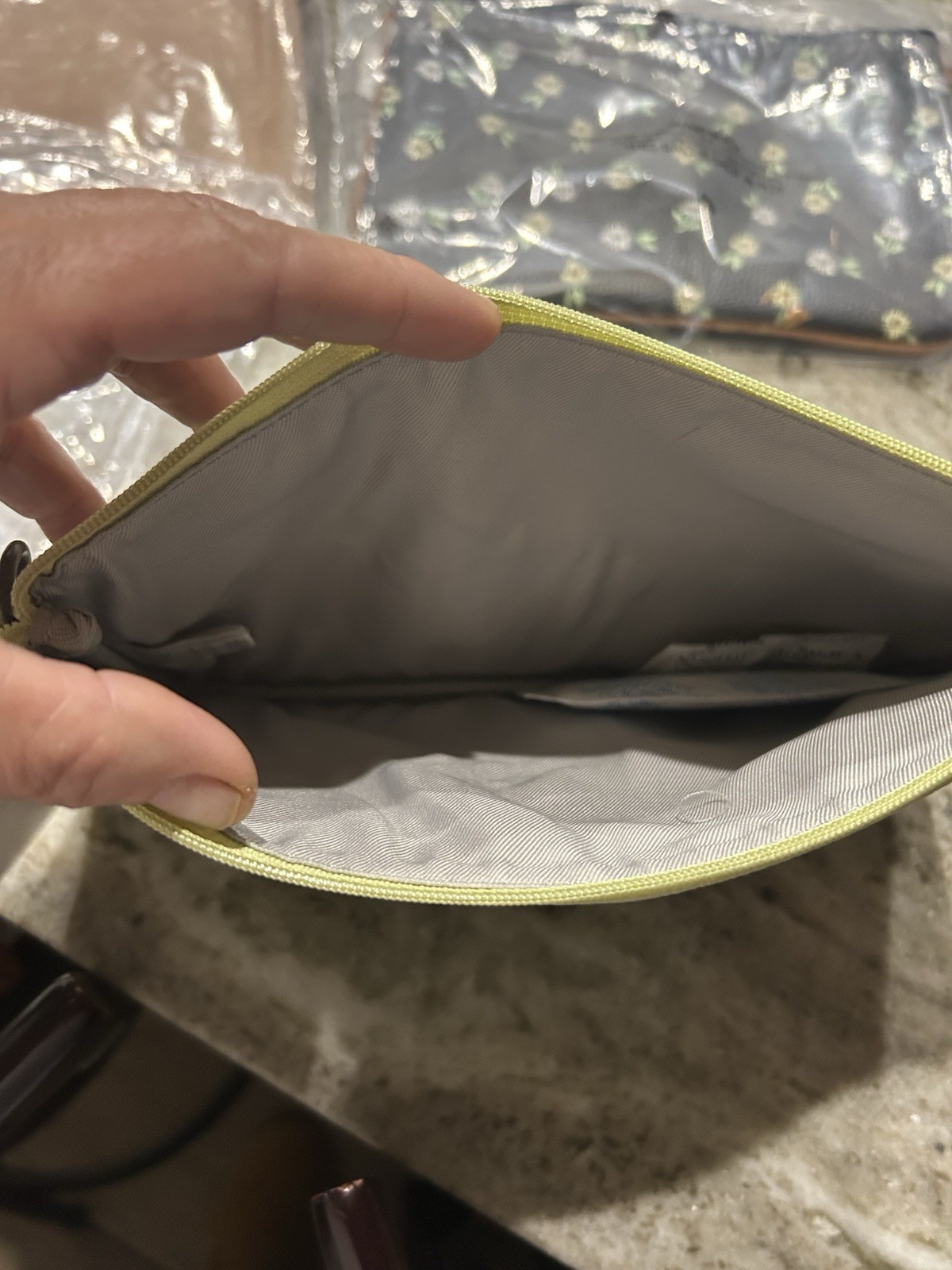 Thirty One Mini Rubie Clutch Bag. NIB Lemongrass Distressed Pebble. Green 10×7”