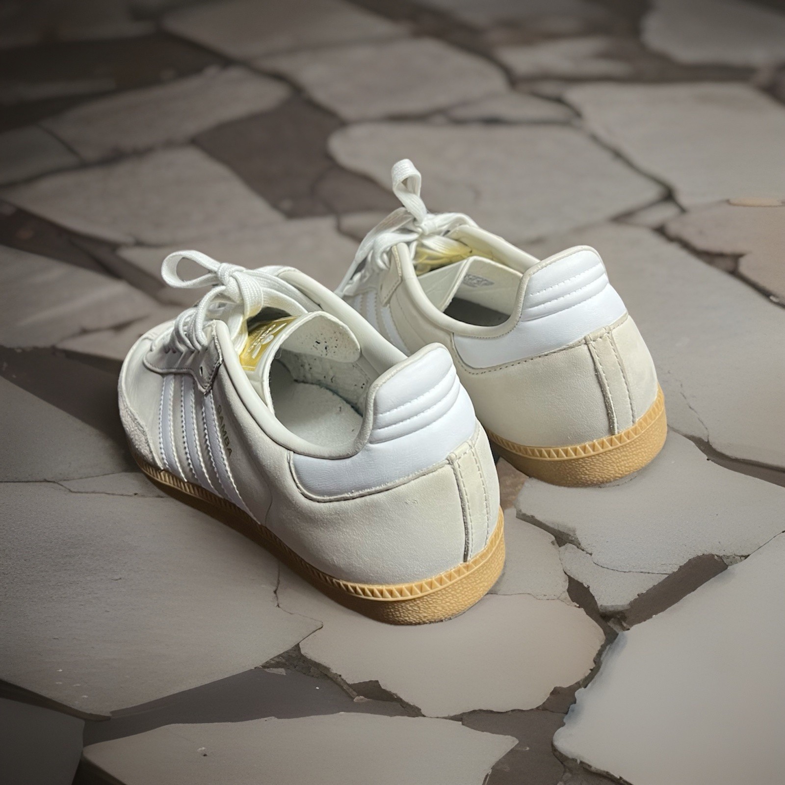 adidas Samba Low Top Lace-Up White/Beige Gum Rubber Sole Sneakers B76064