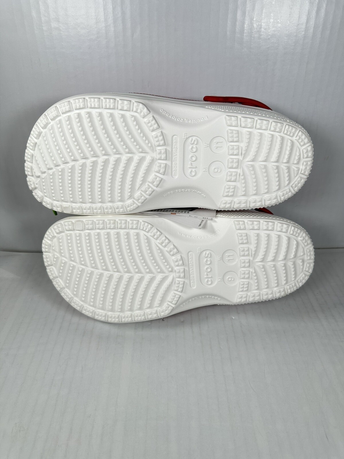 Size 9M/11W Crocs University of Alabama Crimson Tide Classic Clogs 209582-100