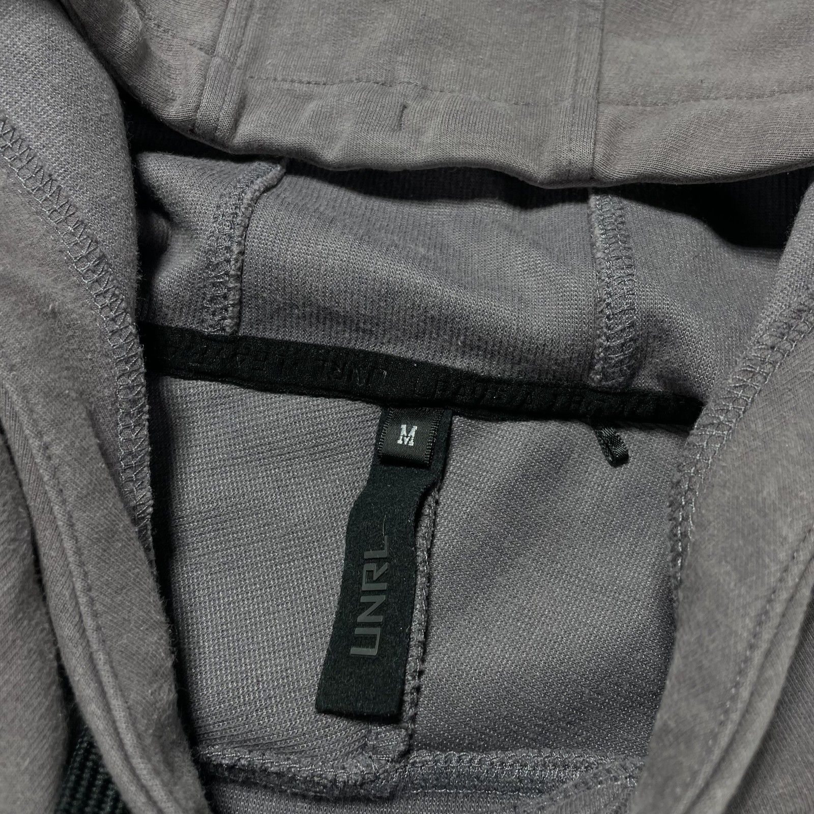 UNRL Hoodie Mens Medium Gray Fleece Pullover Sweatshirt Kangaroo Pocket Logo