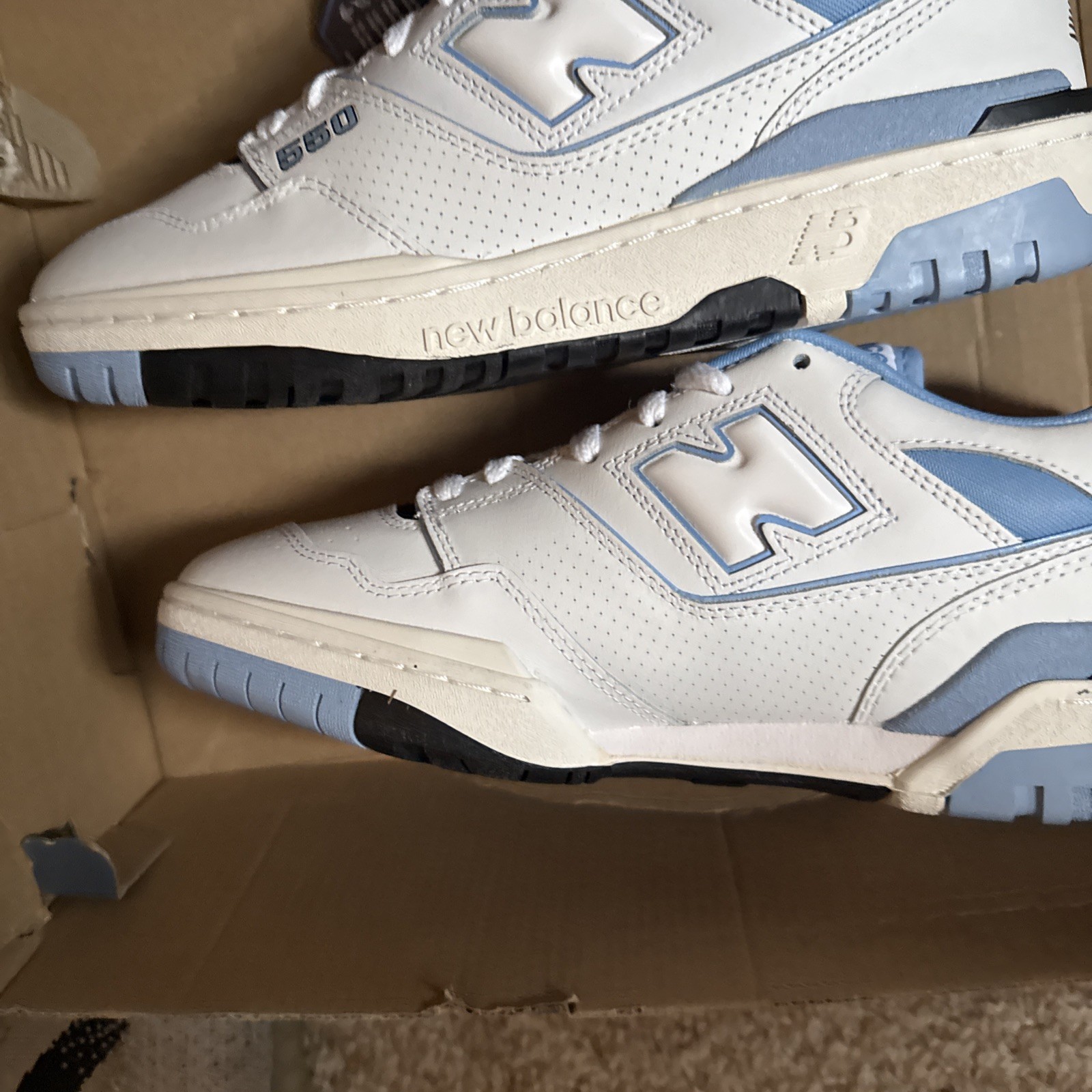 New Balance 550 UNC White University Blue BB550HL1 Size 11 Men’s New Damaged Box
