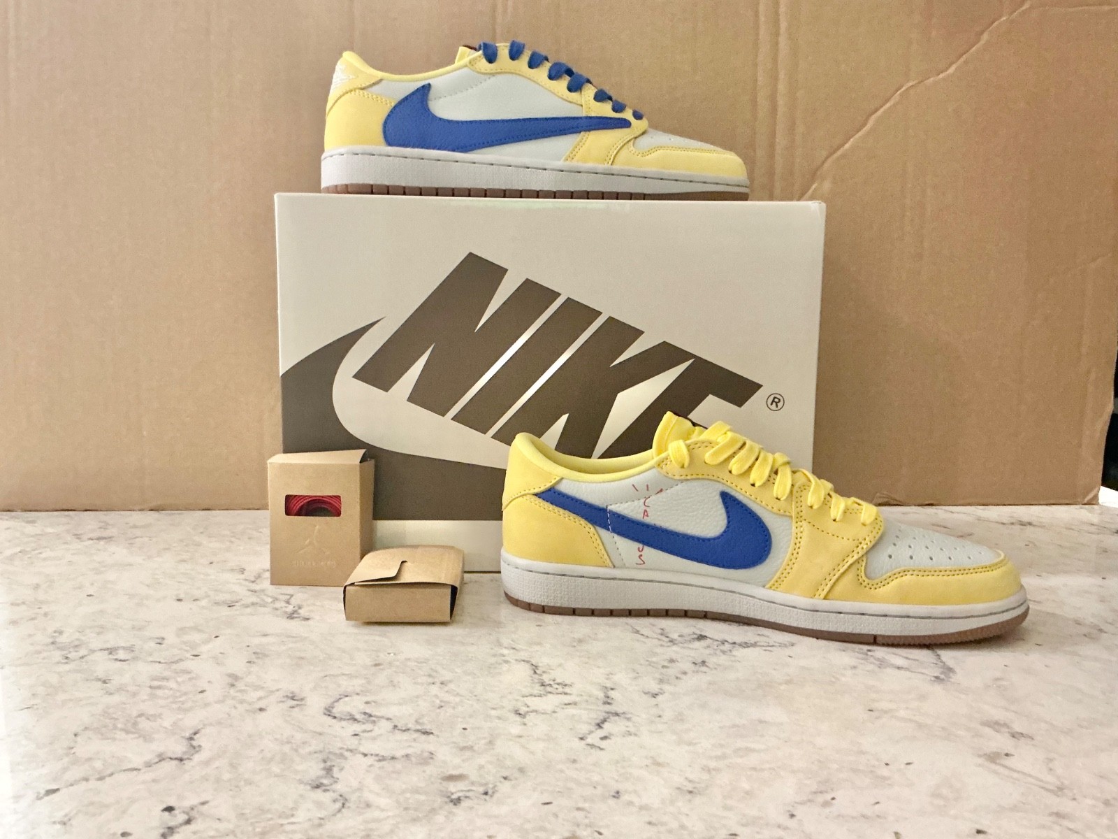 Travis Scott Canary Men’s 8/Women’s 9.5