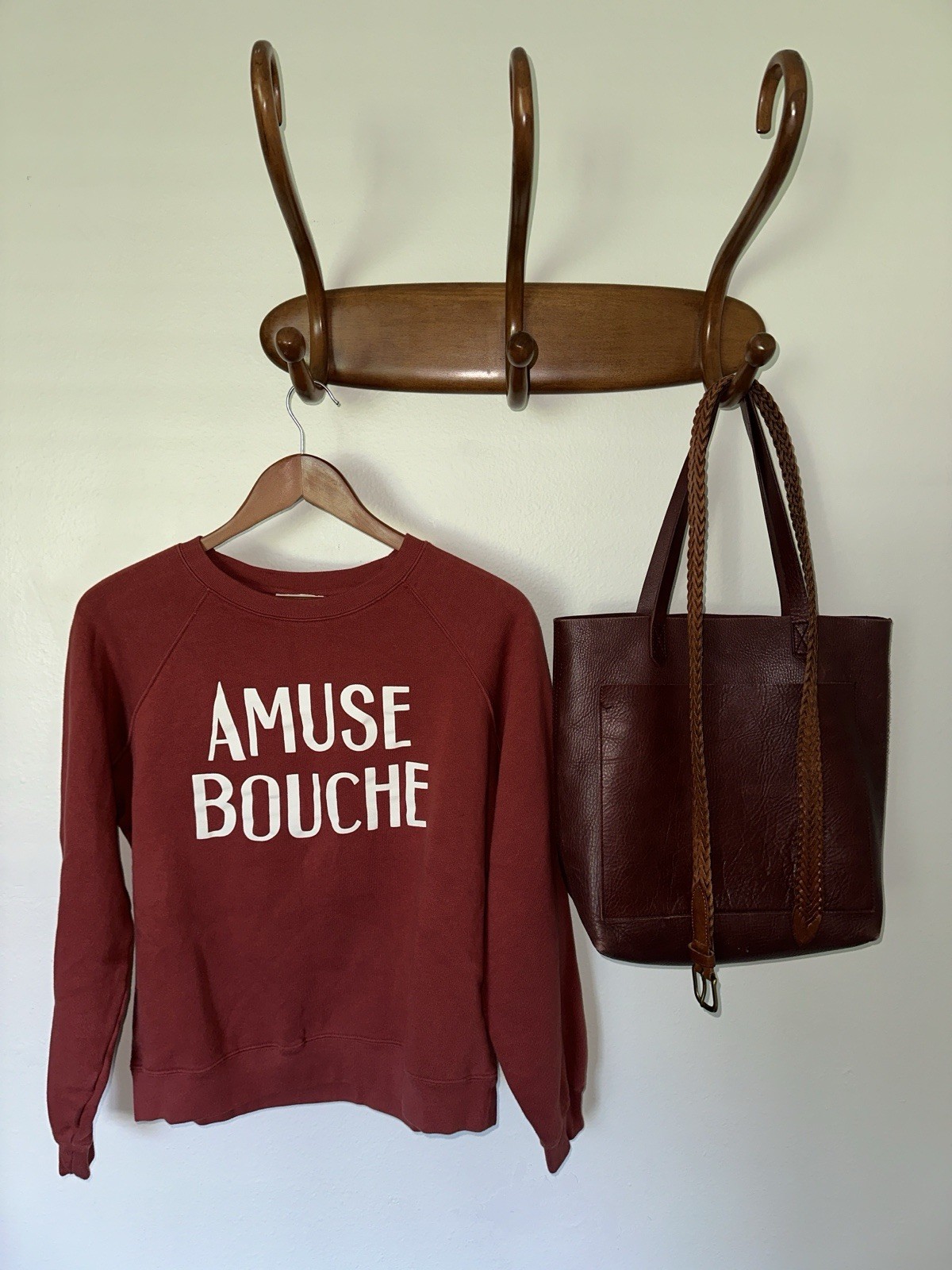 Sézane Saint-Fiacre Amuse Bouche Logo Crewneck raglan Sweatshirt M