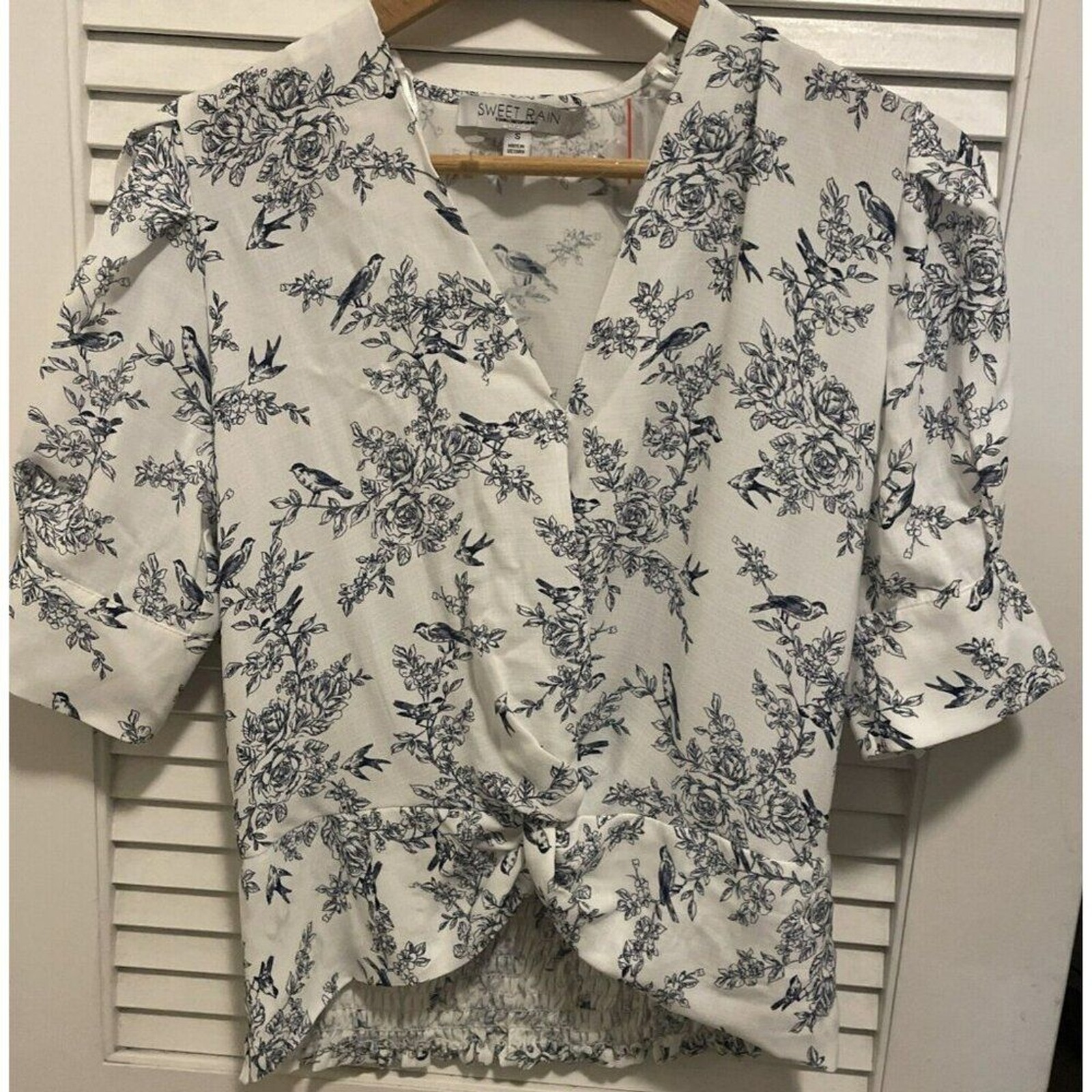 Women’s Blouse Size S Floral Birds Cottagecore