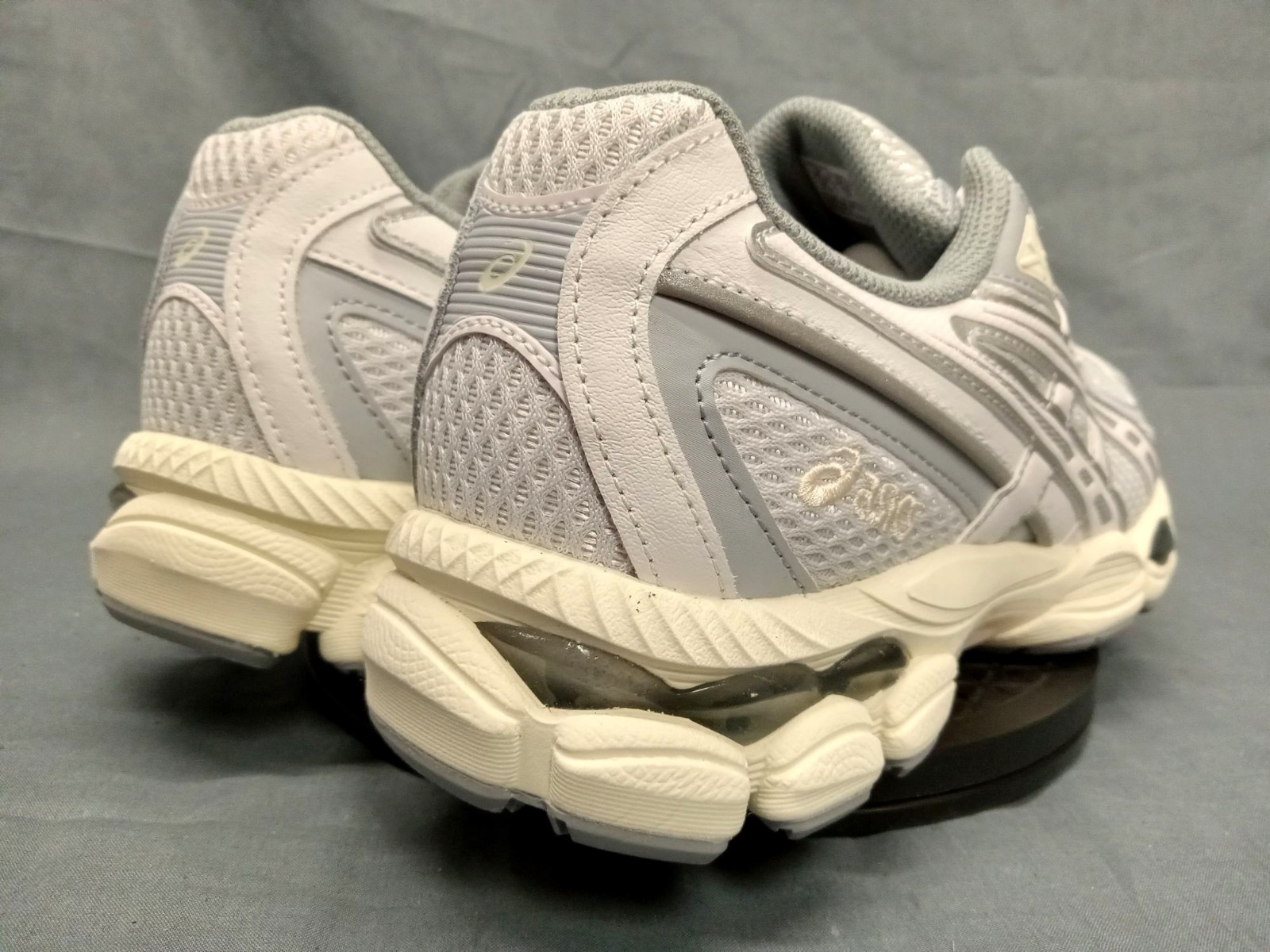 ASICS GEL-NYC 2055 Running Sneaker Glacier Grey White Boys Size 6.5 NEW NO BOX!