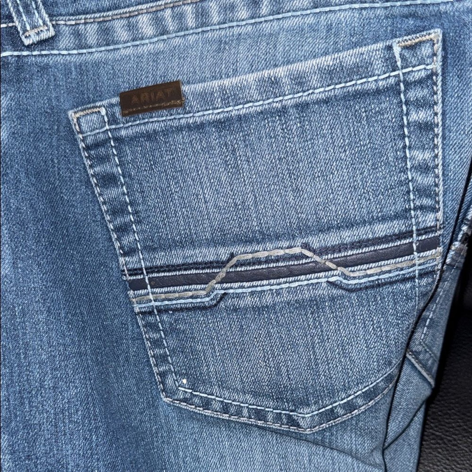 EUC 36X34 Ariat Light Blue Denim Jeans