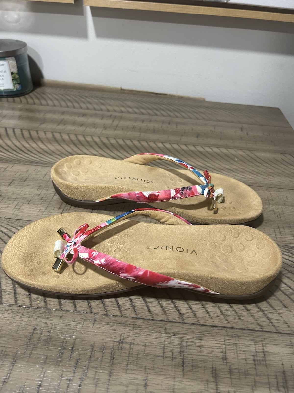 Vionic Bella II Thong Sandals Decorative Bow Floral-Print Red, Green, Brown 8.5