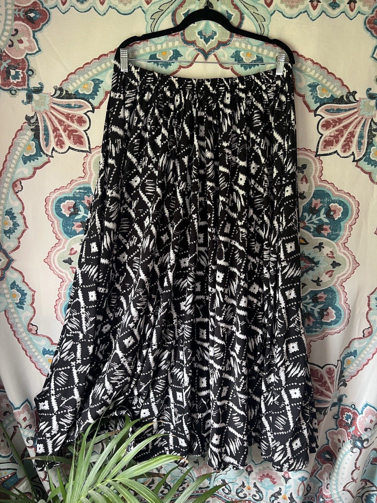 Women’s Magic Long Skirt Size (3X) 100% Polyester Black/White