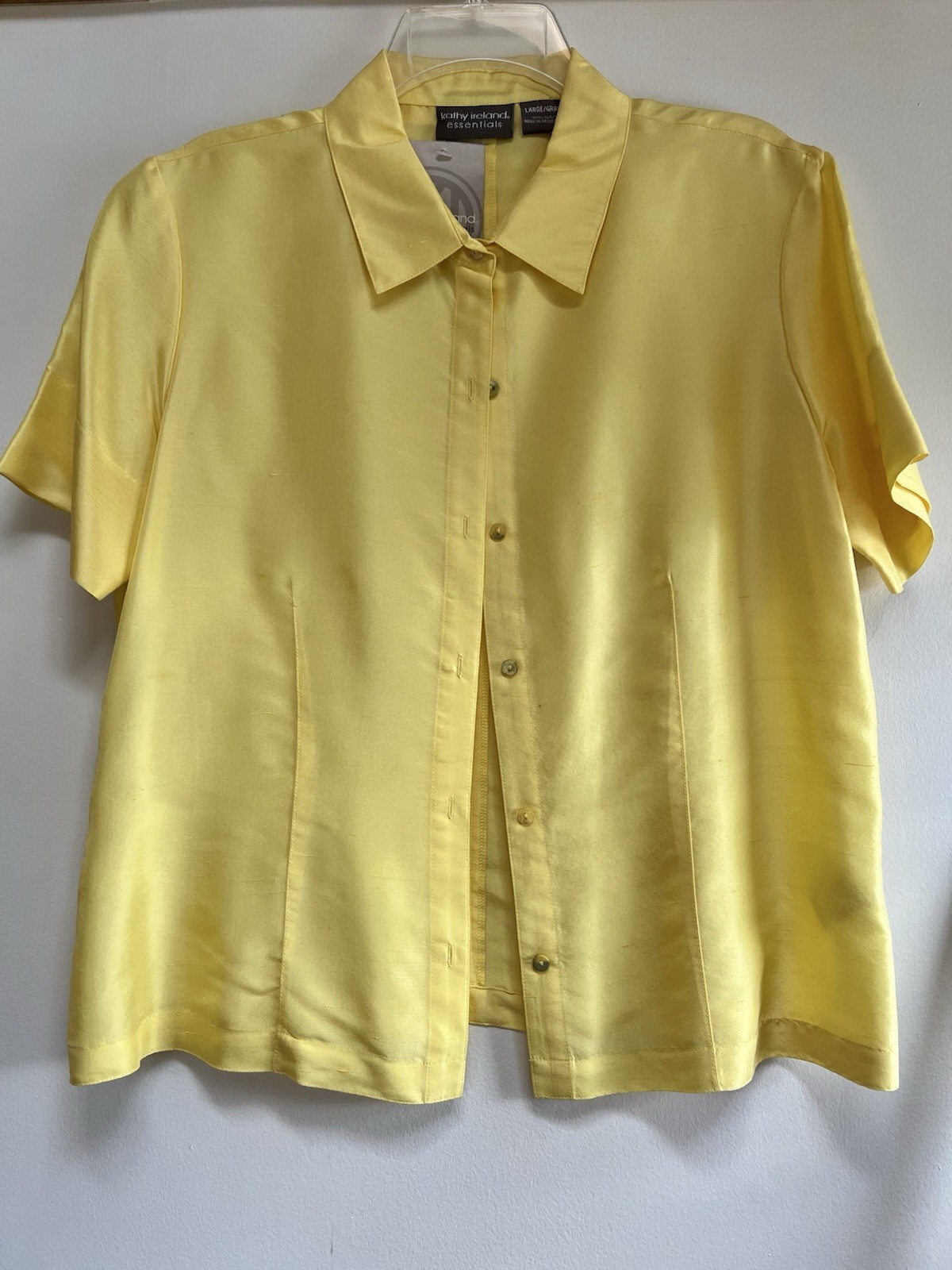 Kathy Ireland Essent Yelow Silk Short Sleeve Buttonup Shirt Blouse Deadstock NWT