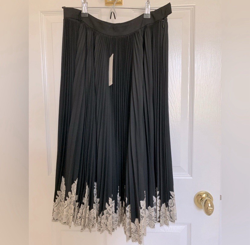 NWT Robert Rodriguez Women’s Black Pleated Skirt with White Lace Size 8