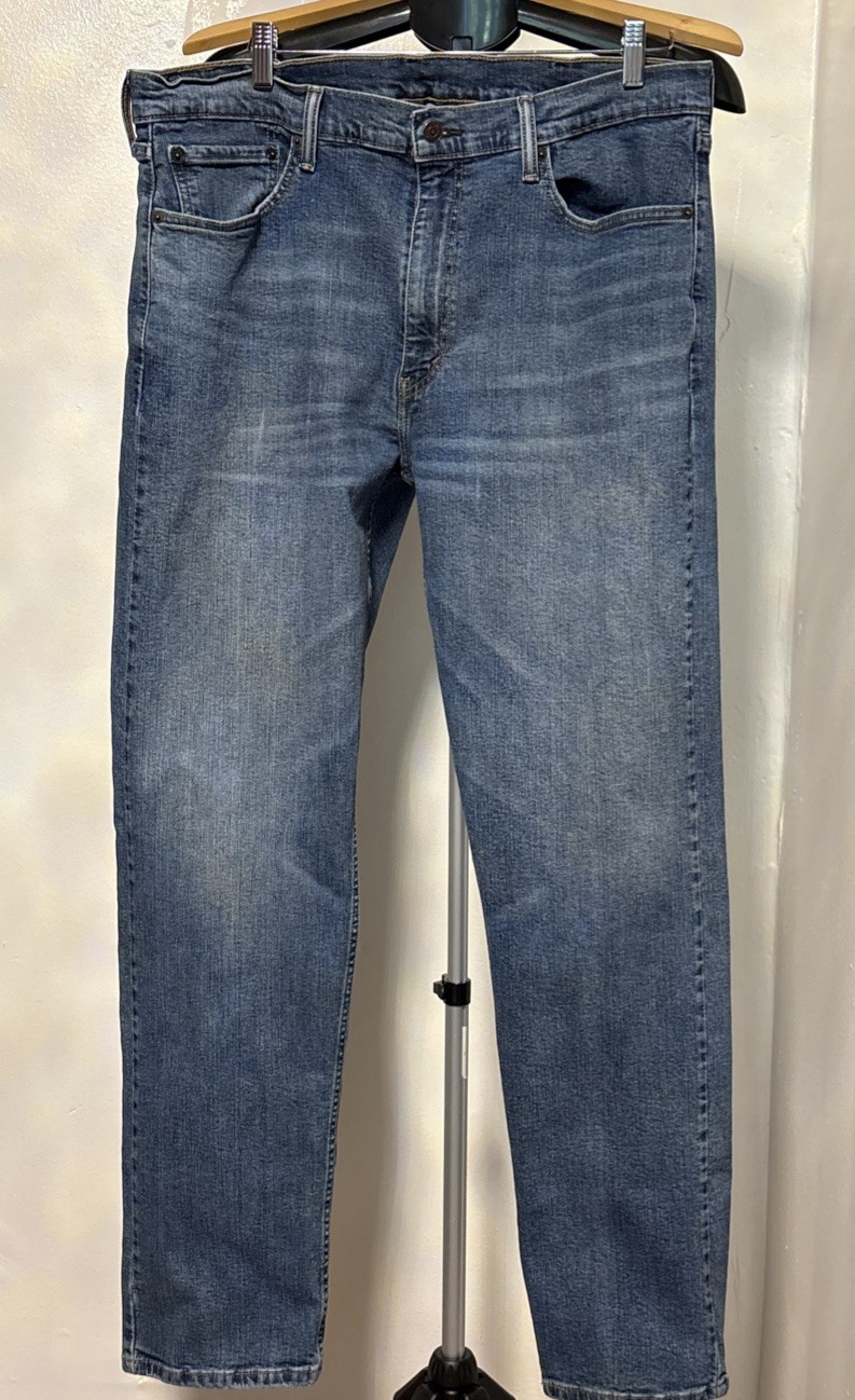 LEVIS 505 Men’s Jeans Size 38 x 34 Med Wash Blue Denim Relaxed Fit Straight Leg