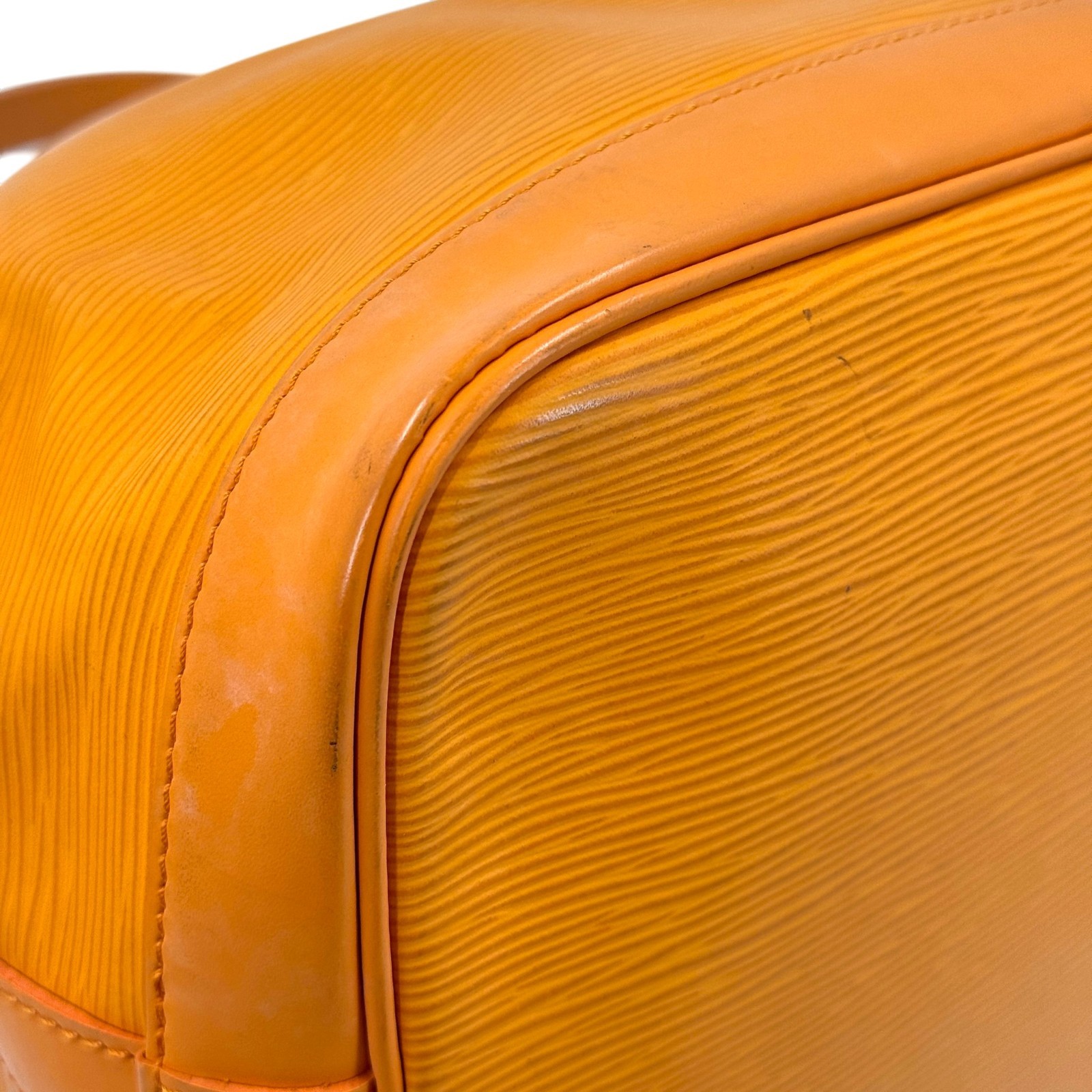 LOUIS VUITTON Petit Noe Mandarin Epi Orange Leather Drawstring Shoulder Bag