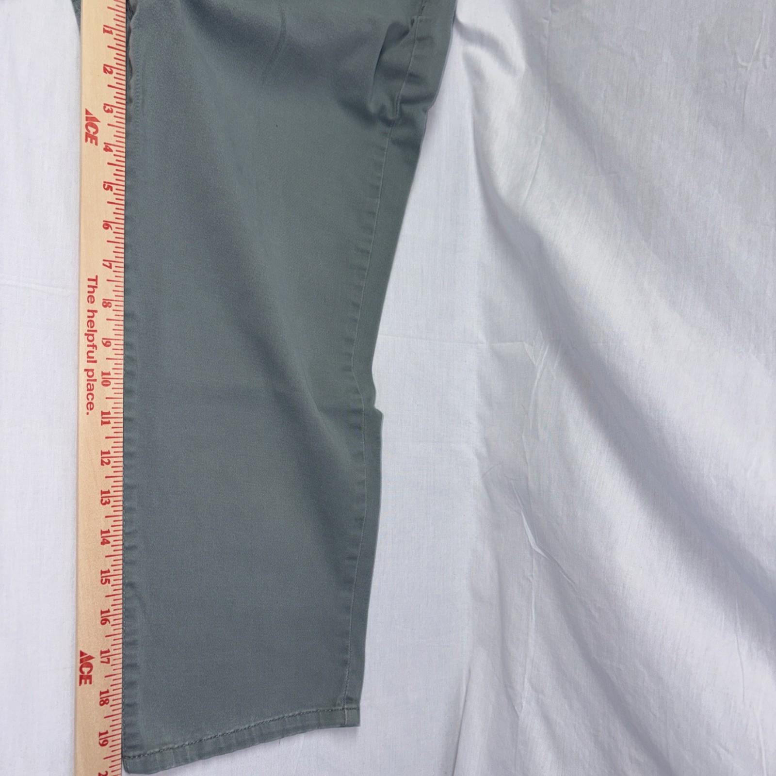 GLORIA VANDERBILT Amanda Capri Womens 10 FROSTED GLASS Classic Rise – PRE-OWNED