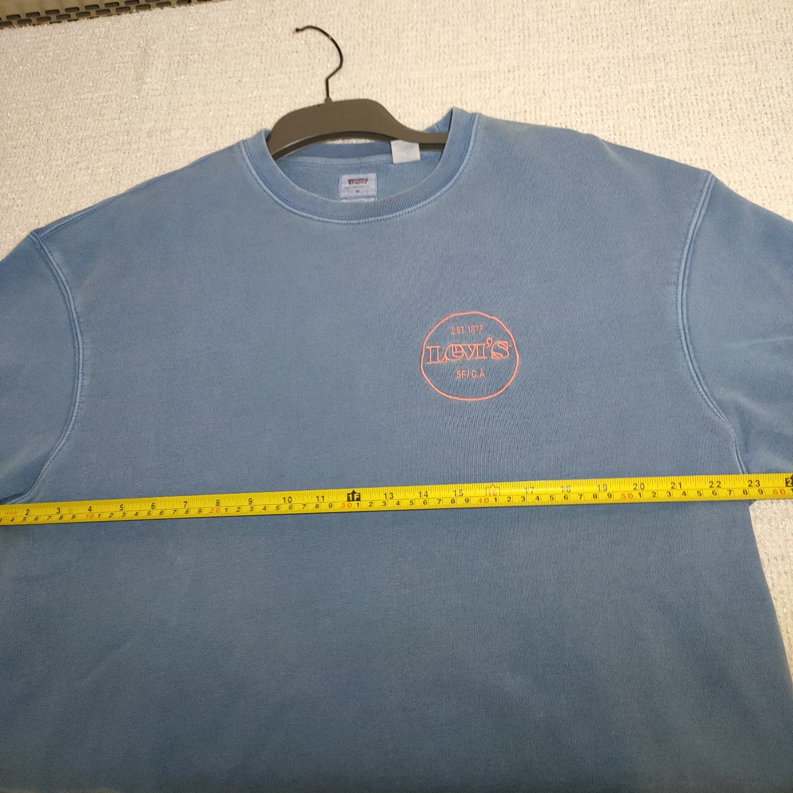 Levi’s Embroidered Sweatshirt Size M Blue Pastel Pink Circular Logo Spellout