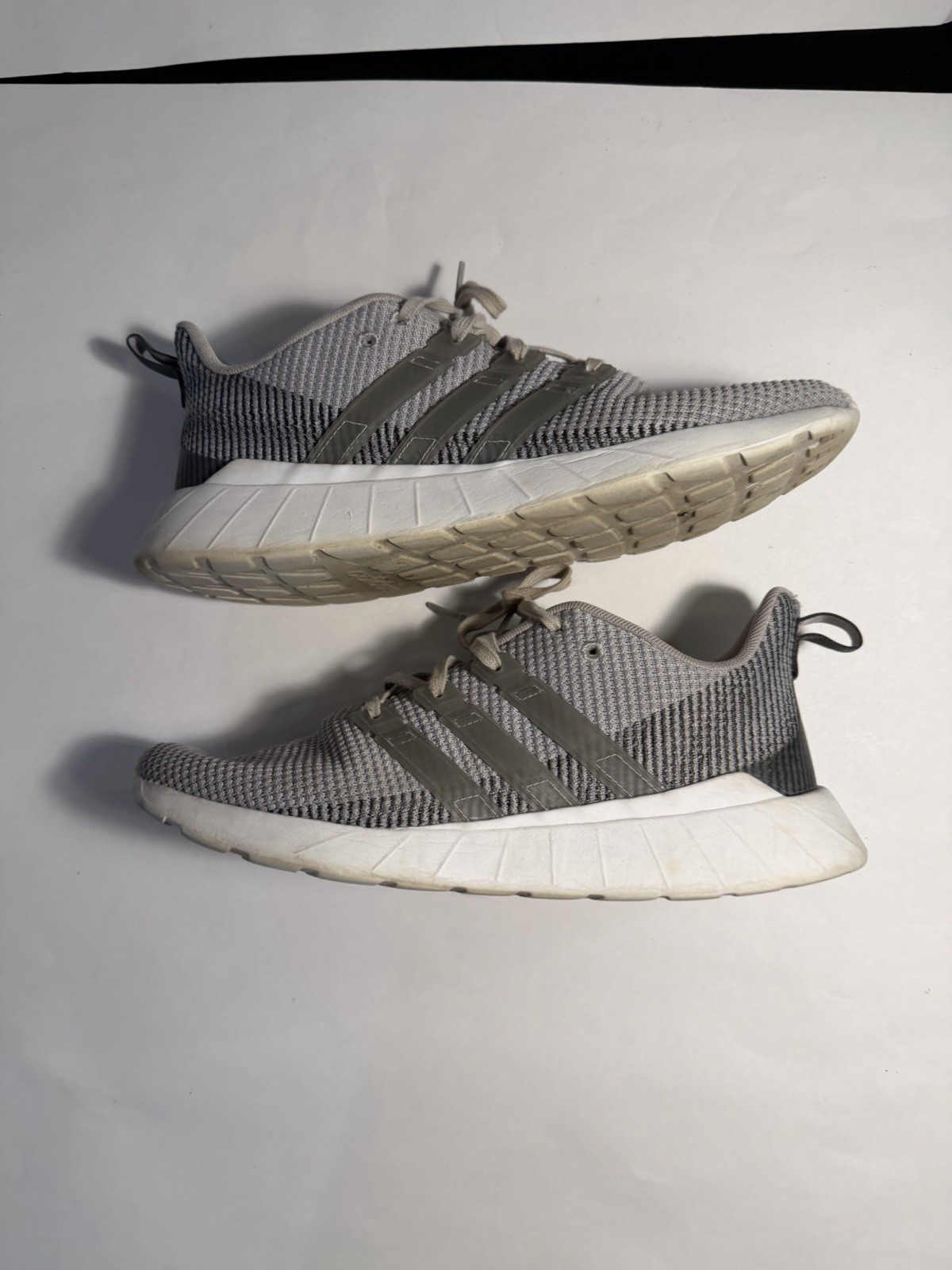 Adidas.Sneakers.Men’s.Sz.9.Gray.