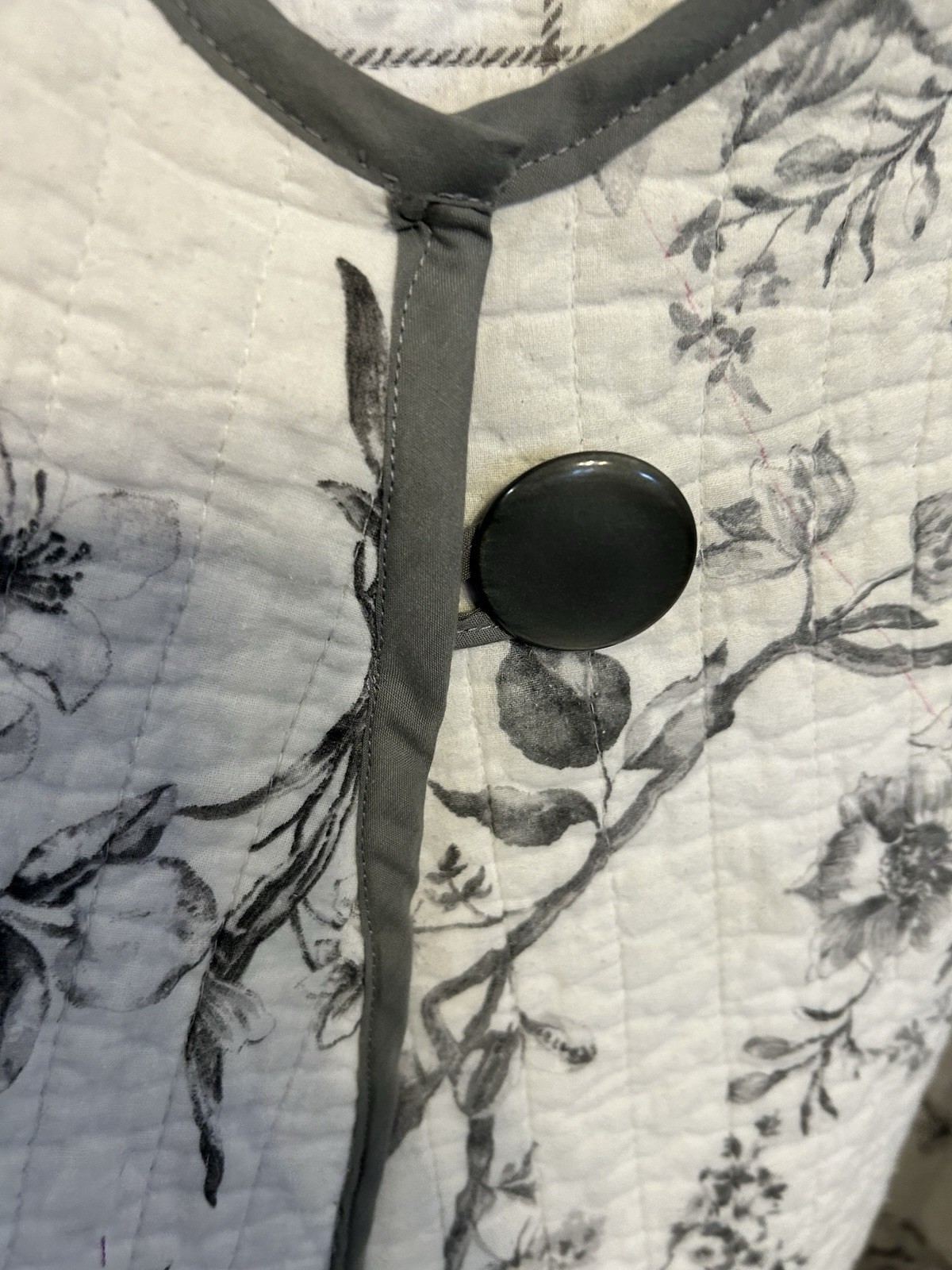 Handmade Quilt Cape Shawl Button Fasten One Size Fits Most White Black Gray