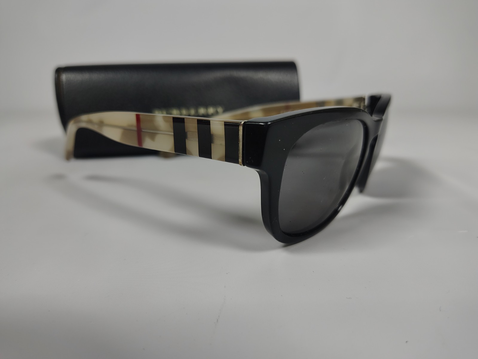 Burberry BE4226 3600/81 Polarized Sunglasses 55-18-145 Italy w/ Case