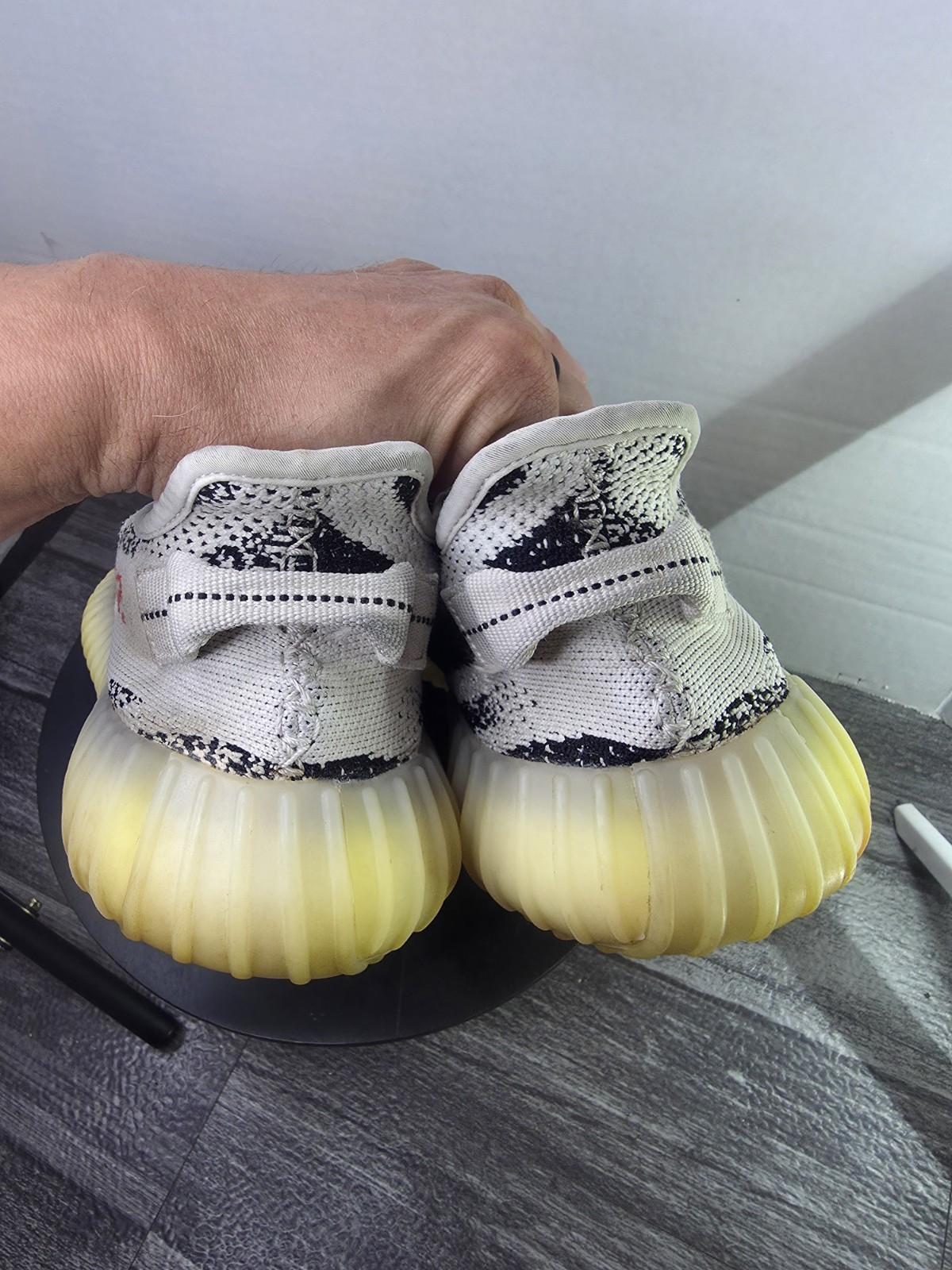 Size 10.5 – adidas Yeezy Boost 350 V2 Low Zebra