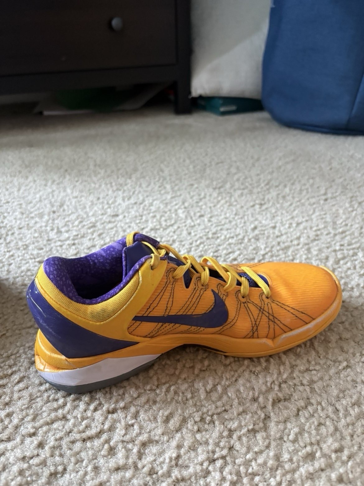 Nike Men’s Basketball Low Top Lace-Up Sneakers Purple/Yellow Colorblock Rubber