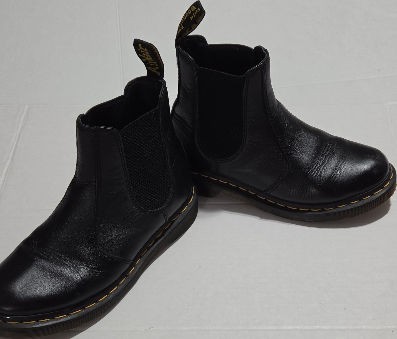 Dr. Martens women’s Chelsea Boots Black Leather Ankle Pull On Elastic Gore US 7