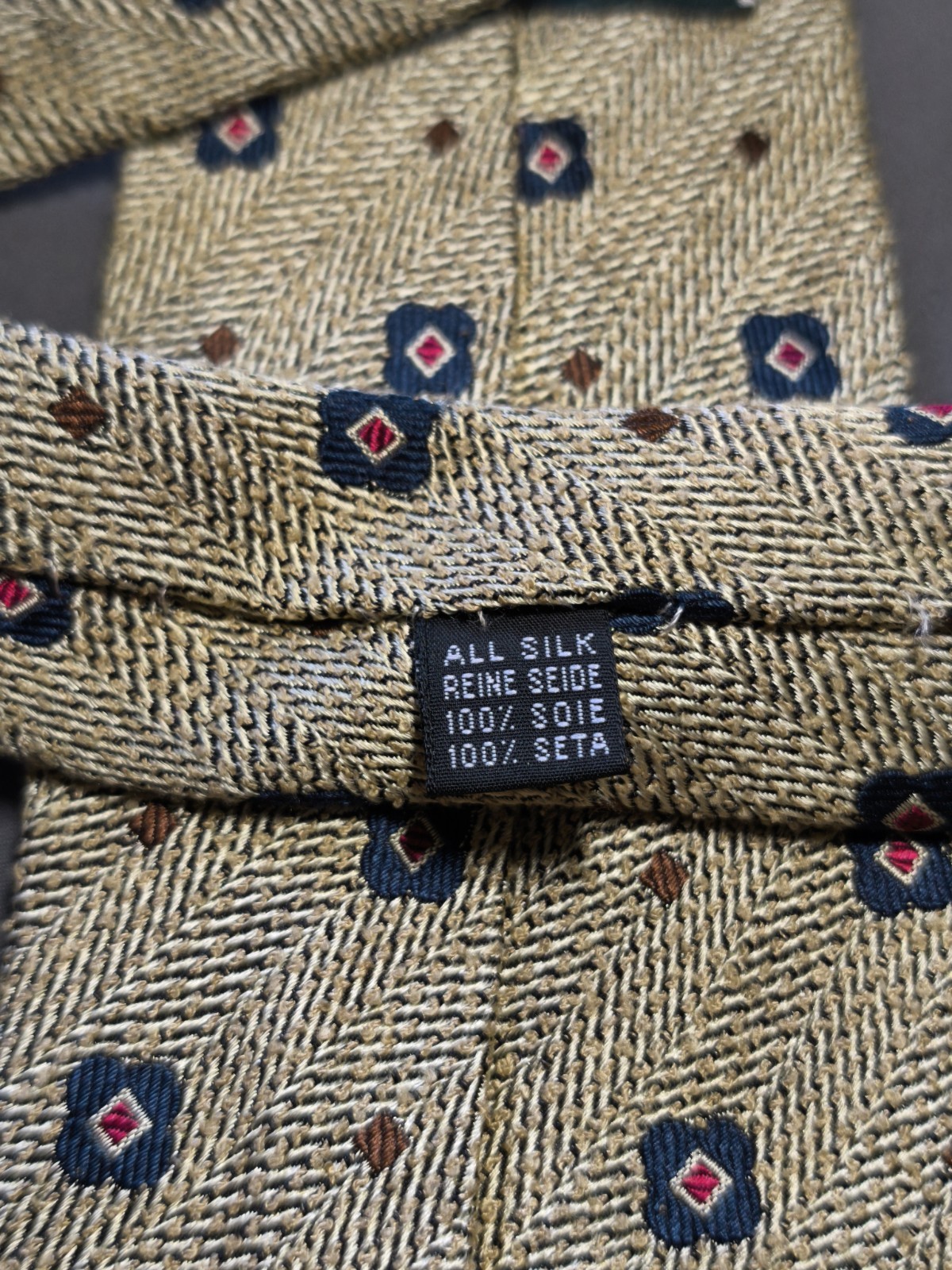 Brooksfield – Solid Color Silk Geometric Pattern Tie Made in Italy