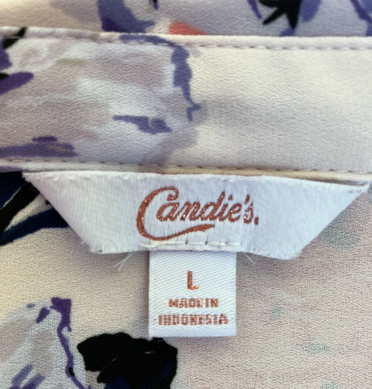 Candie’s Roll Tab Sleeve Floral Blouse – Size Large – Cream/Multicoloured