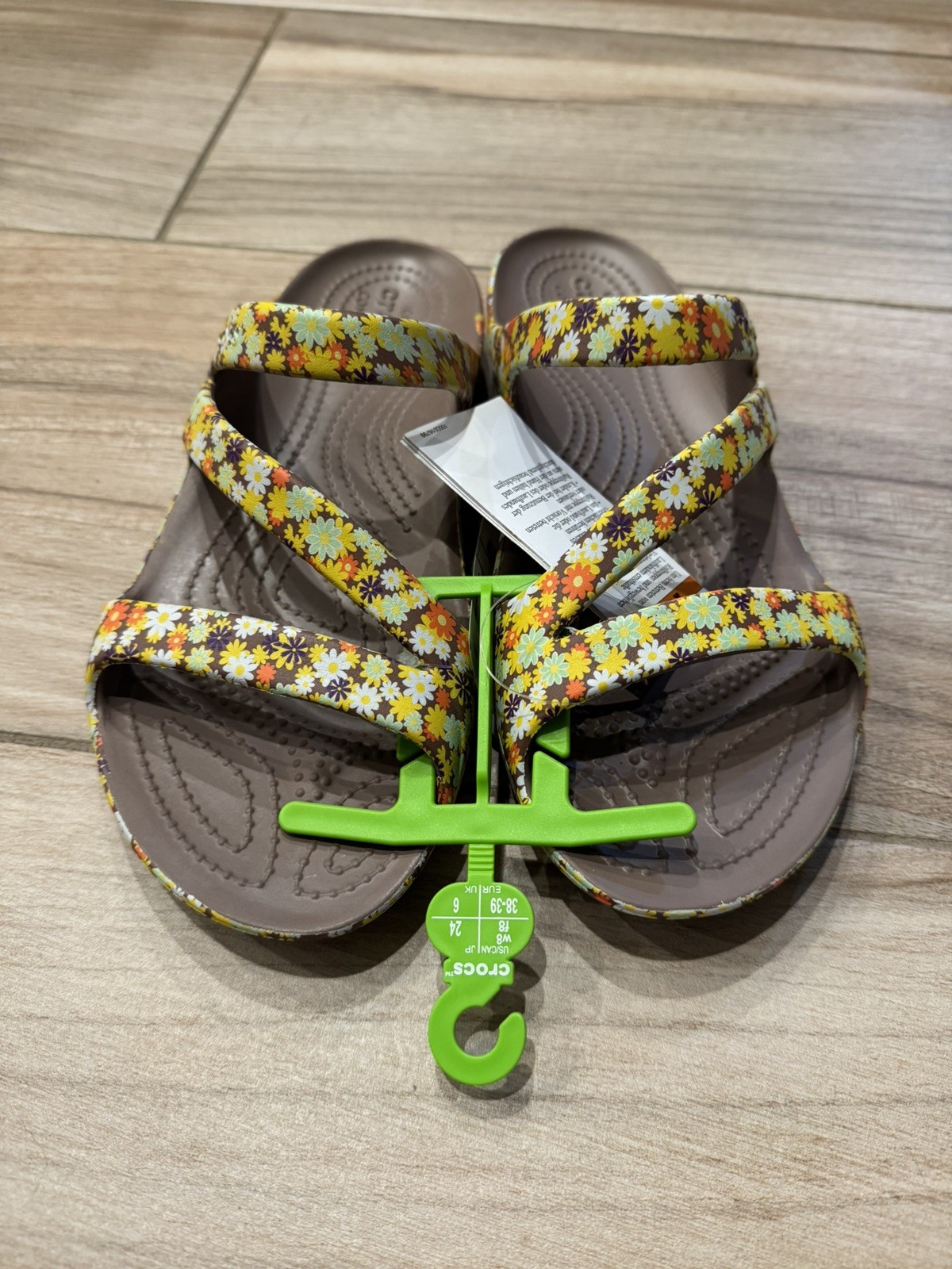 WOMEN’S CROCS KADEE II TRUFFLE/RETRO FLORAL Z STRAP WATER FRIENDLY SANDALS 8 NWT