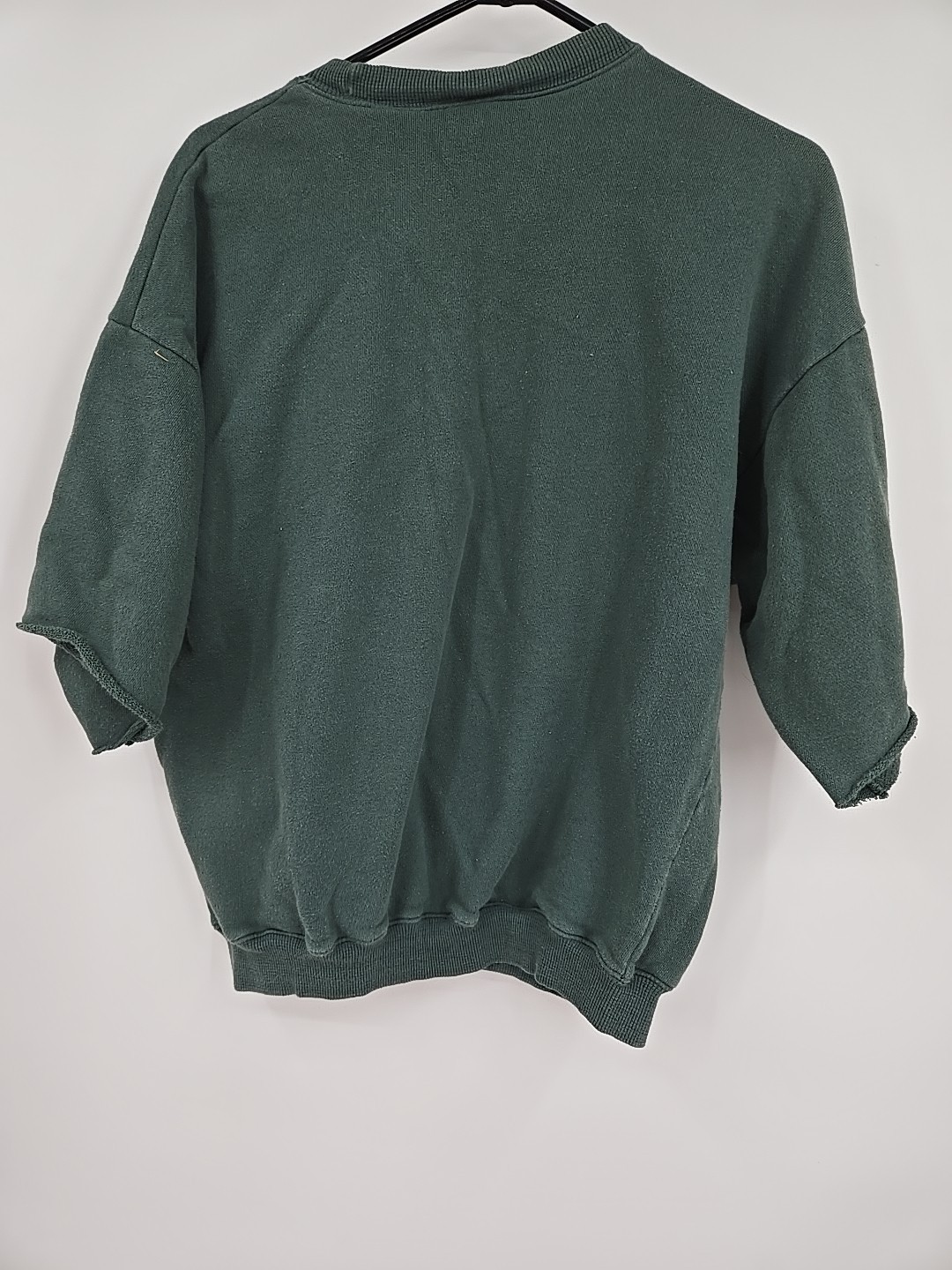 Vintage Mad Dogs Pub Hong Kong Kowloon Sweatshirt Size 46 Green Crop Fray