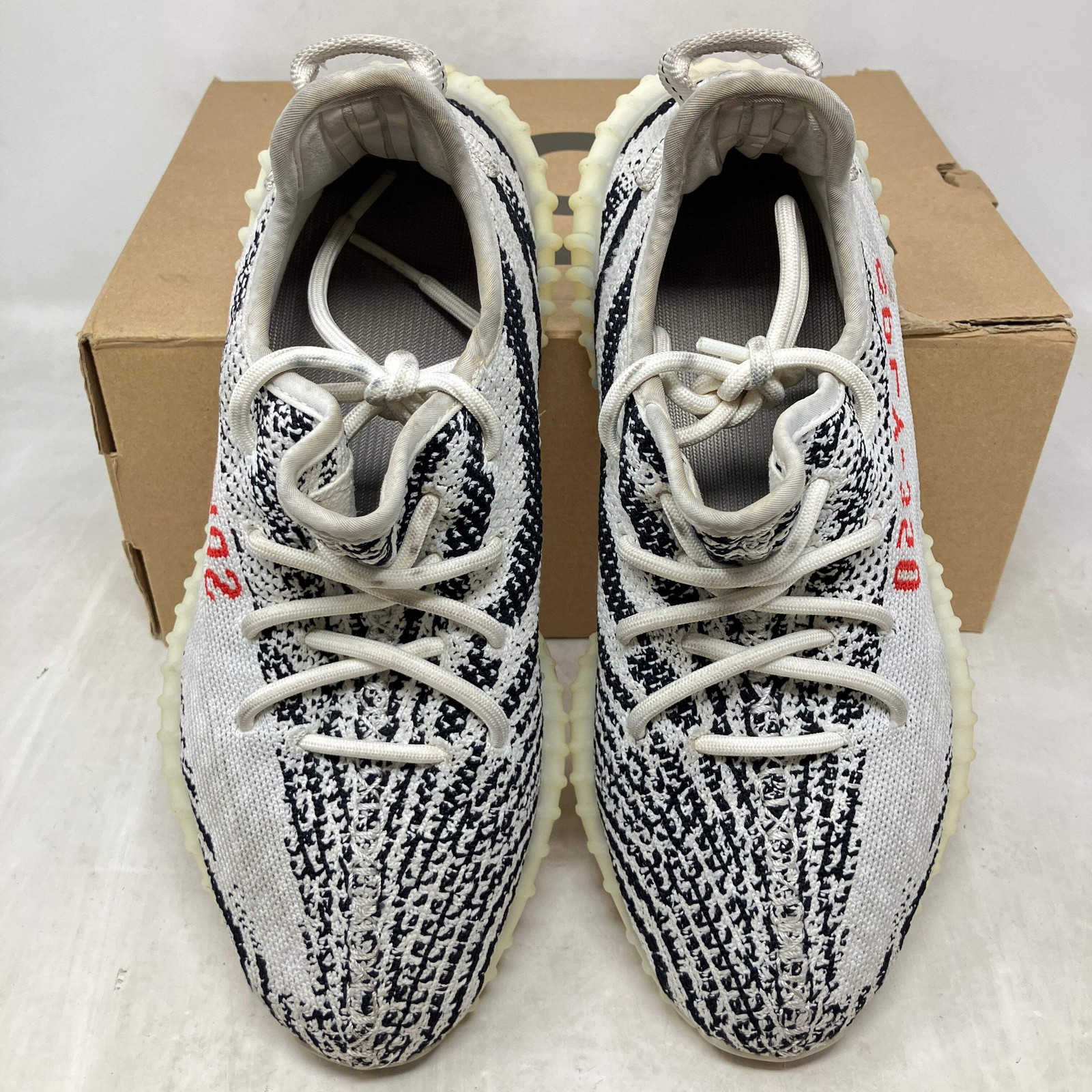 Size 8 Men adidas Yeezy Boost 350 V2 Zebra Pre Owned CP9654