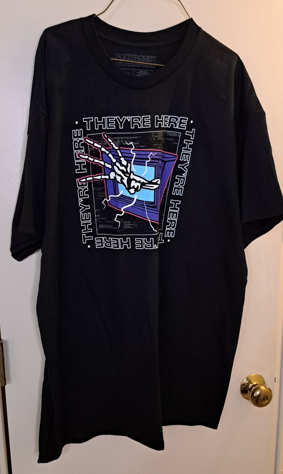 Loot Crate Poltergeist They’re Here! T-Shirt – XL – Black – Loot Fright Horror