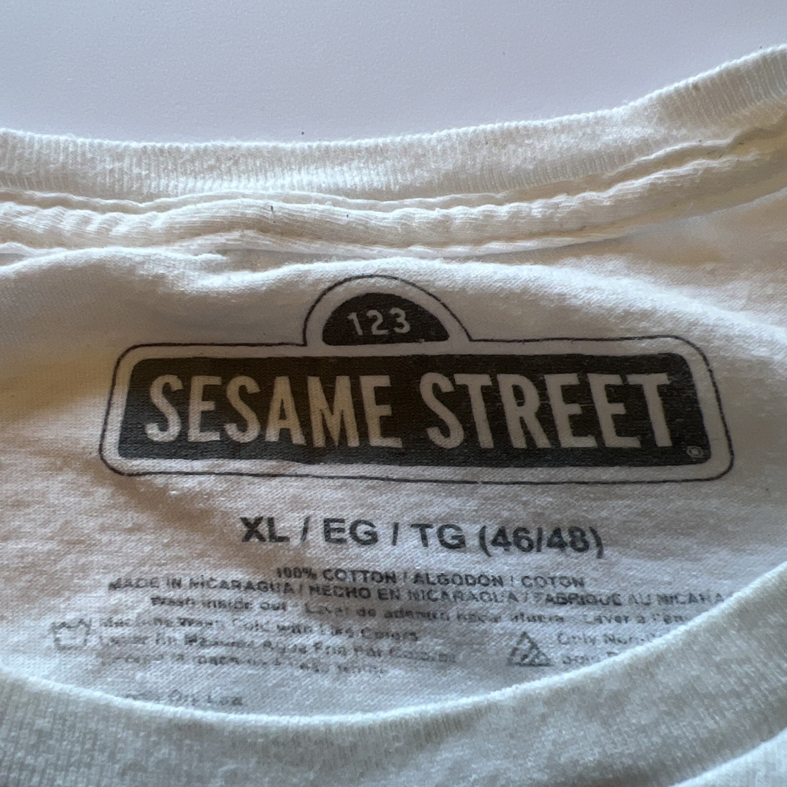 Sesame Street Check On Your Friends Graphic T Shirt Mens XL White Short Sleeve
