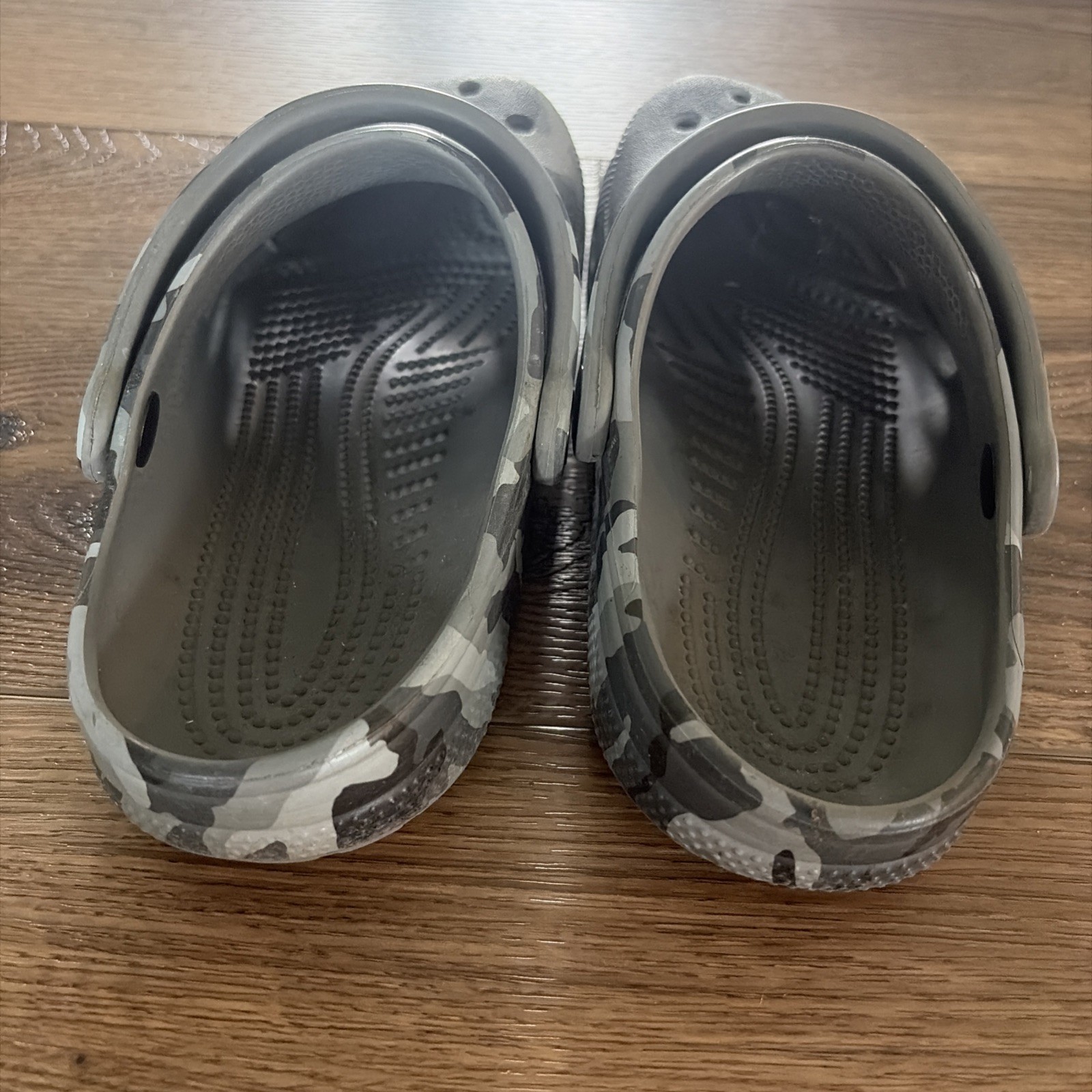 Pre Owned Crocs Black Camo Men’s 4 Woman’s 6 Excellent Condition